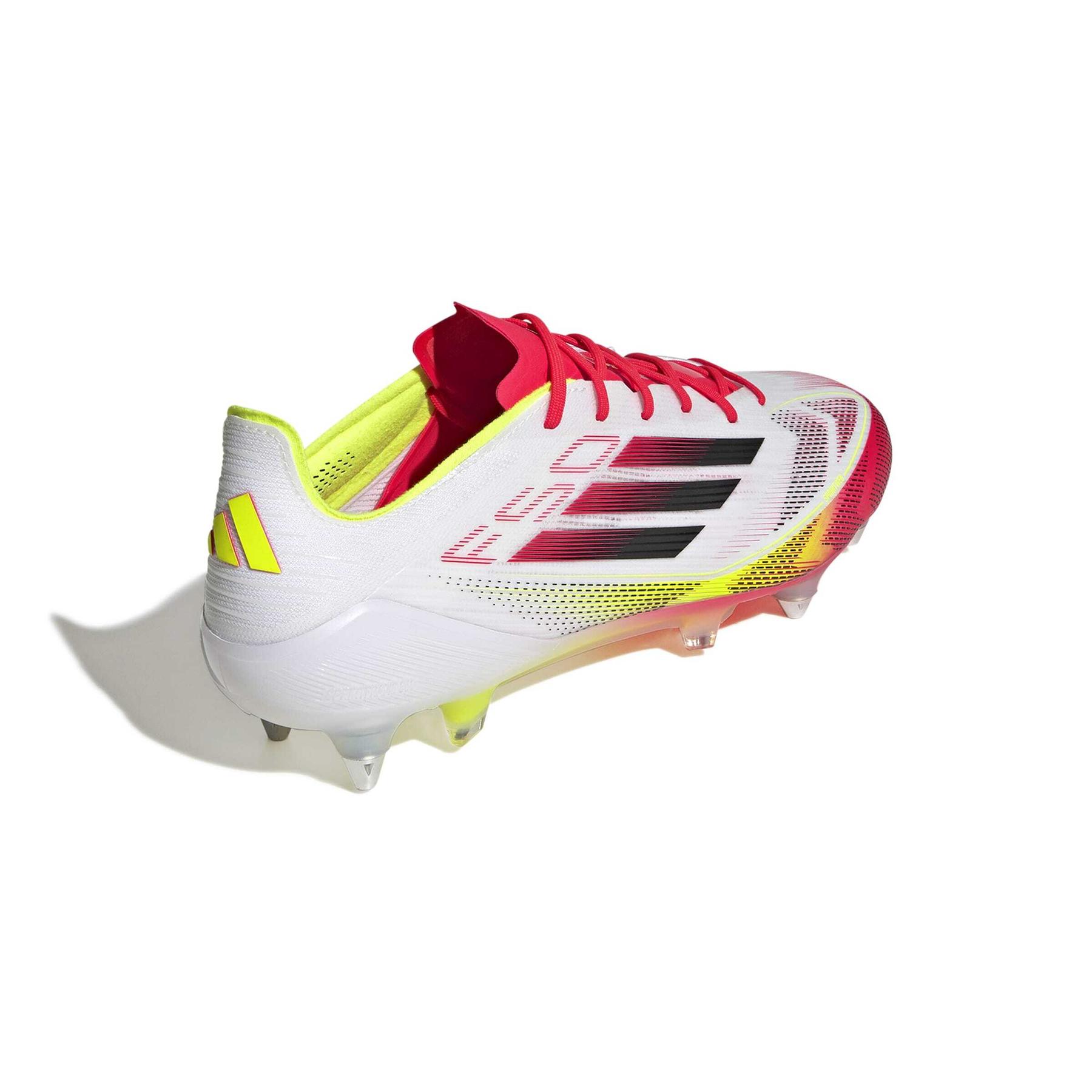 product/a/d/adidas_ie1258_6_footwear_photography_back_lateral_top_view_white-nw091625.jpg