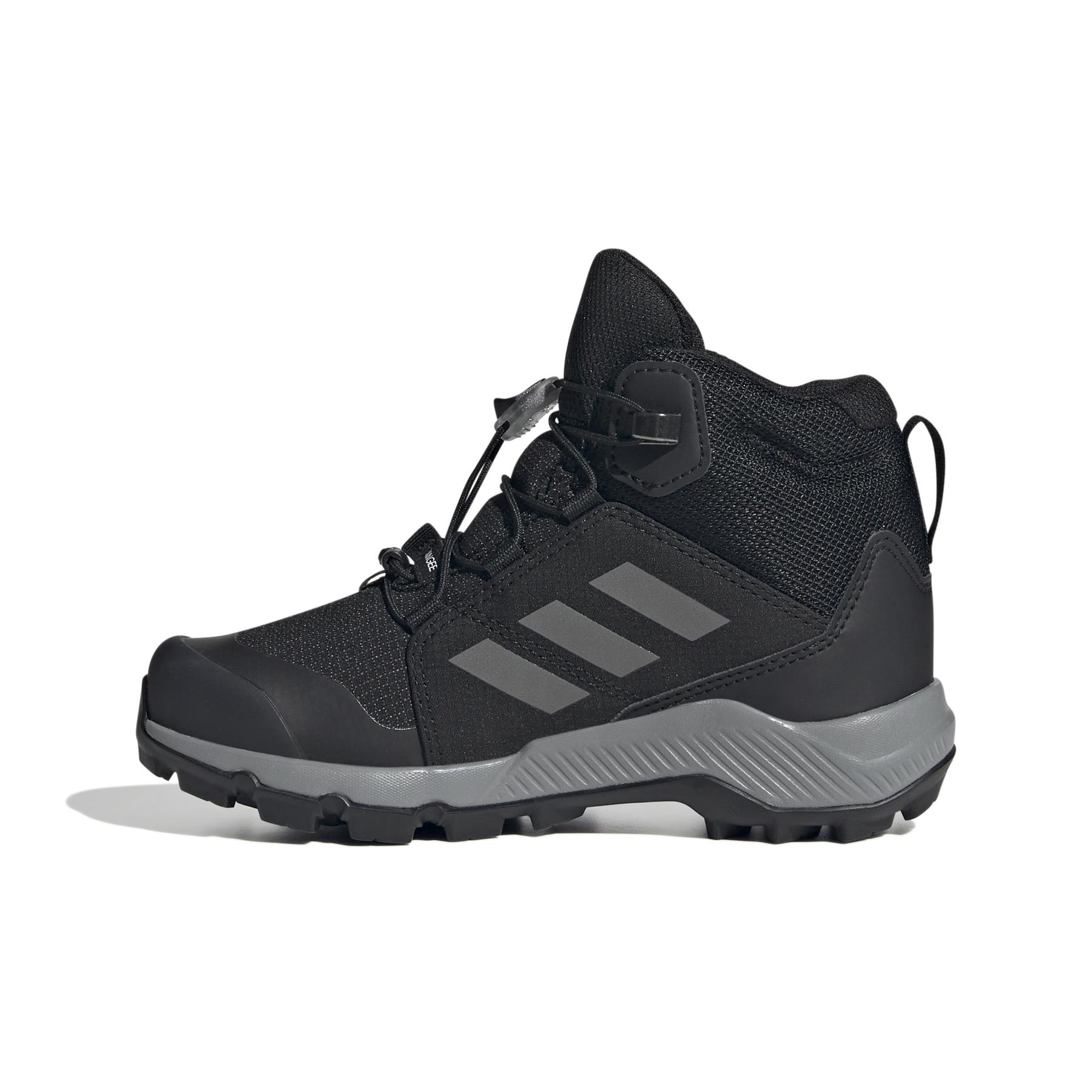 product/a/d/adidas_ie6079_5_footwear_photography_side_medial_center_view_white.jpg