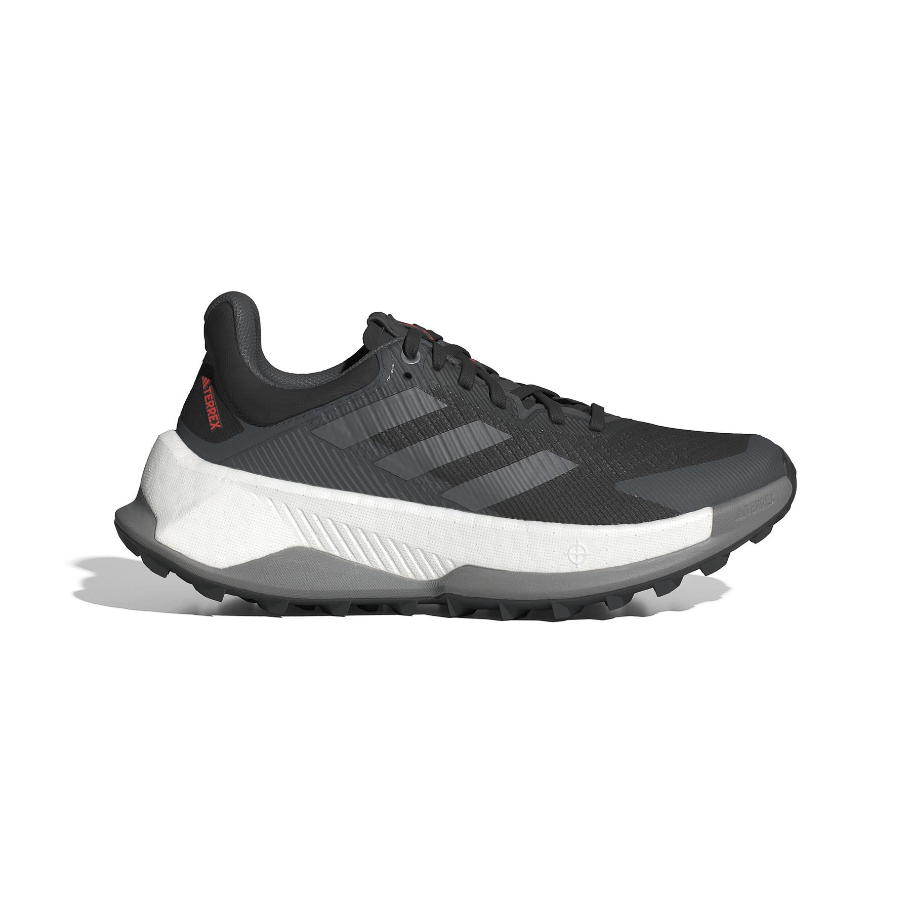 product/a/d/adidas_ie8456_1_footwear_photography_side_lateral_center_view_white.jpg