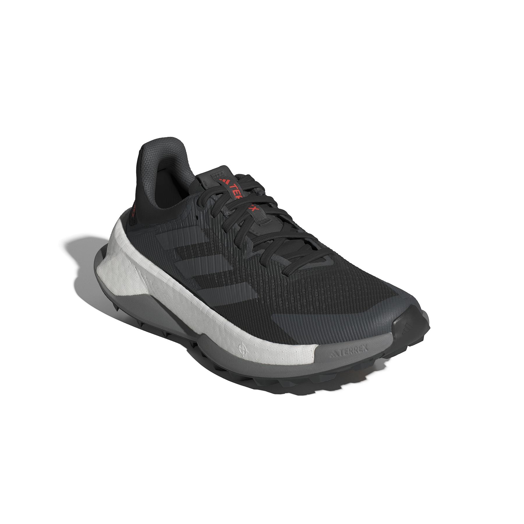 product/a/d/adidas_ie8456_6_footwear_photography_front_lateral_top_view_white.jpg