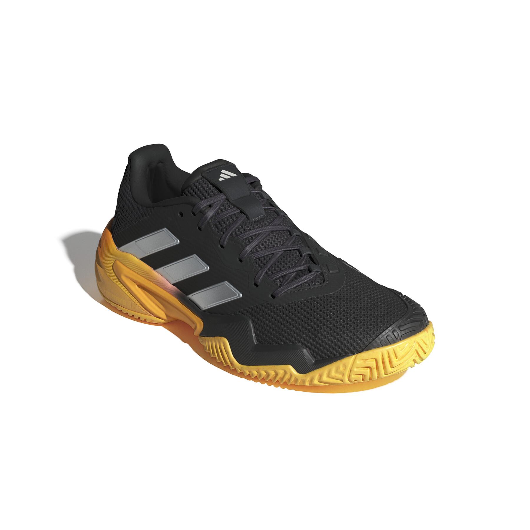 product/a/d/adidas_if0467_6_footwear_photography_front_lateral_top_view_white-nw0324_1.jpg