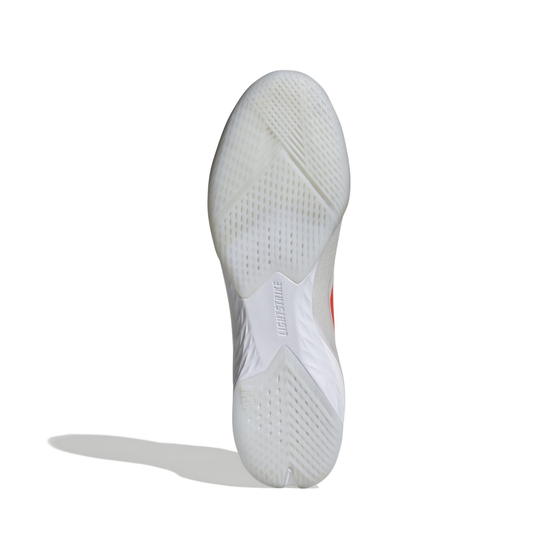 product/a/d/adidas_if1317_3_footwear_photography_bottom_view_white.jpg