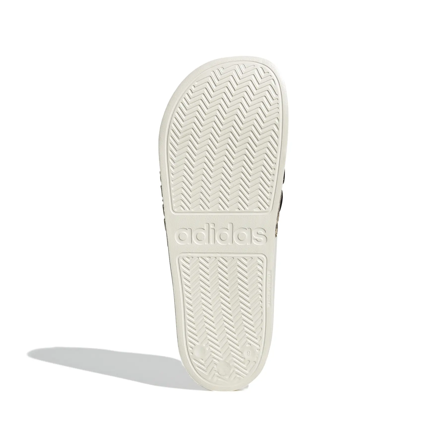 product/a/d/adidas_ig3682_4_footwear_photography_bottom_view_white.jpg