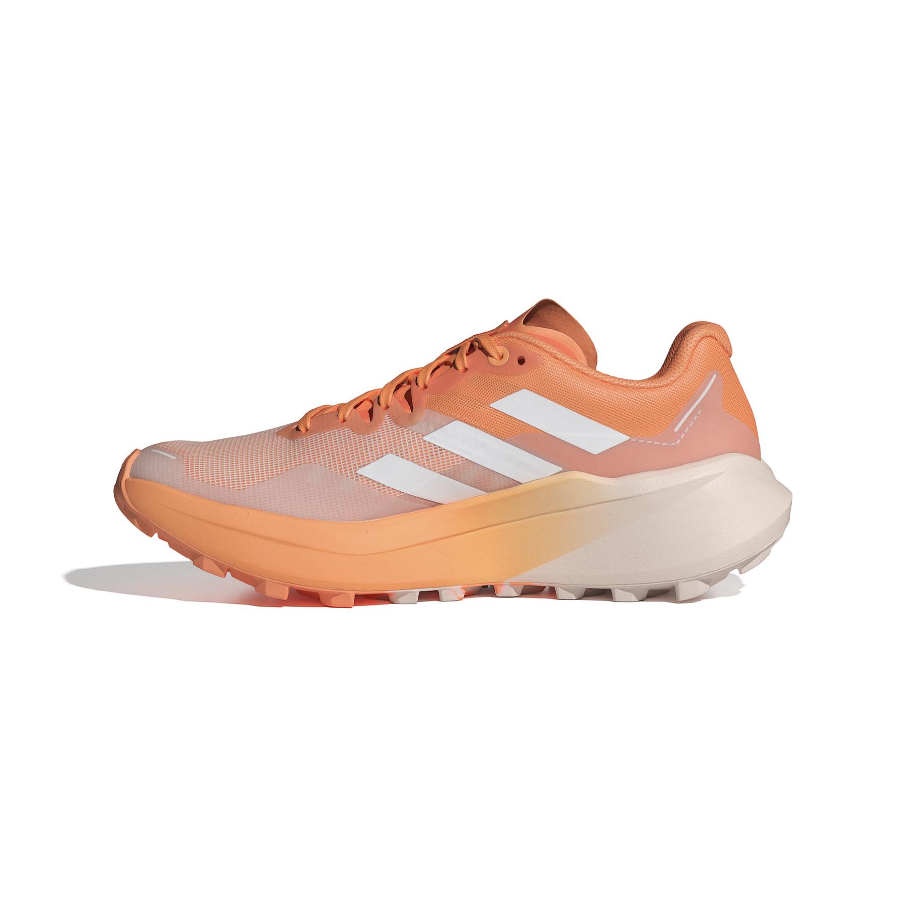 product/a/d/adidas_ig6582_5_footwear_photography_side_medial_center_view_white.jpg