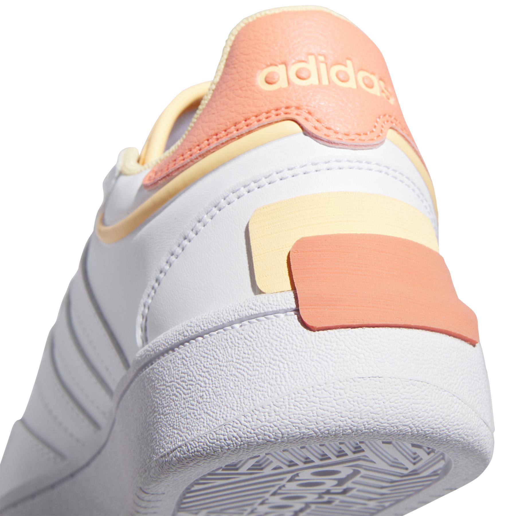 product/a/d/adidas_ig6971_9_footwear_photography_detail_view_2_white.jpg