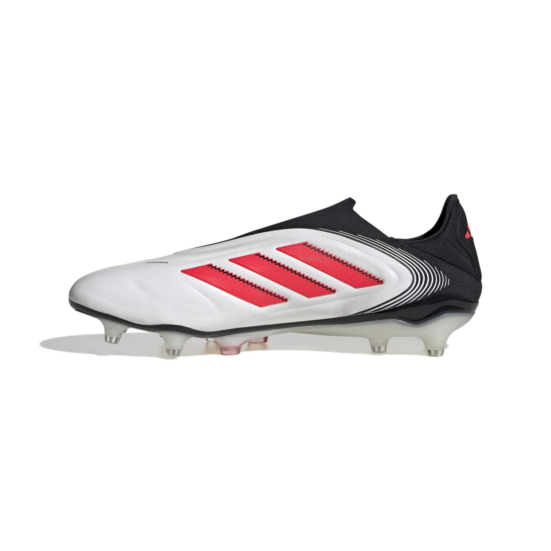product/a/d/adidas_ih0076_4_footwear_photography_side_medial_center_view_white-nw091625.jpg