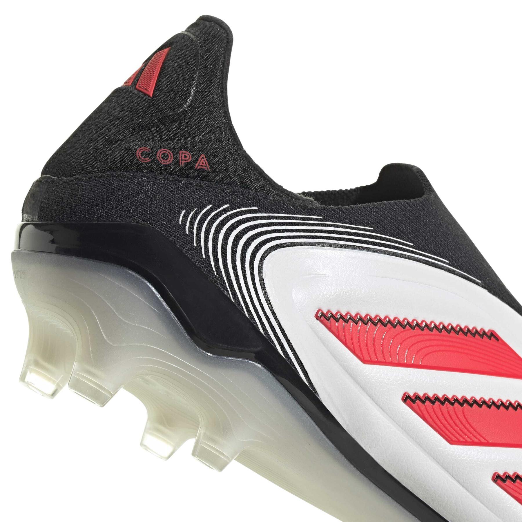 product/a/d/adidas_ih0076_7_footwear_photography_detail_view_1_white-nw091625.jpg