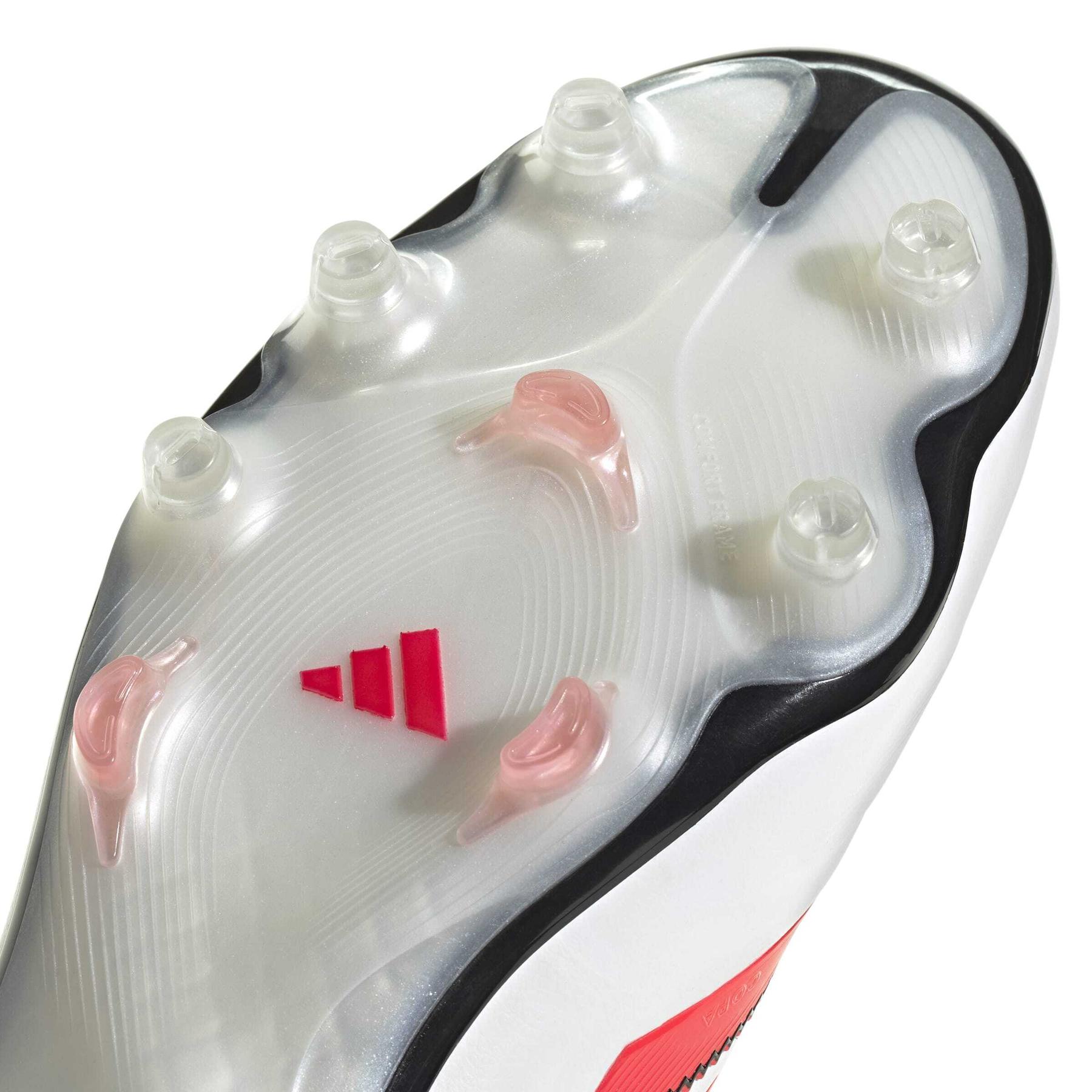product/a/d/adidas_ih0076_8_footwear_photography_detail_view_2_white-nw091625.jpg