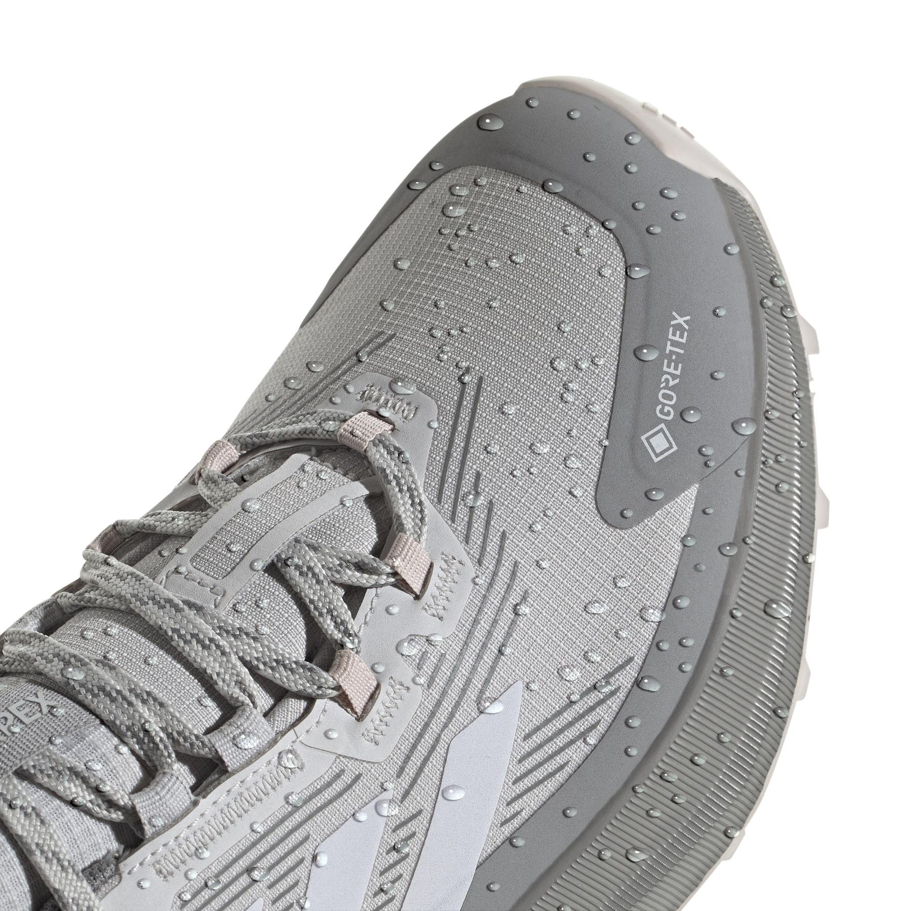 product/a/d/adidas_ih3790_9_footwear_photography_detail_view_2_white-nw091625.jpg