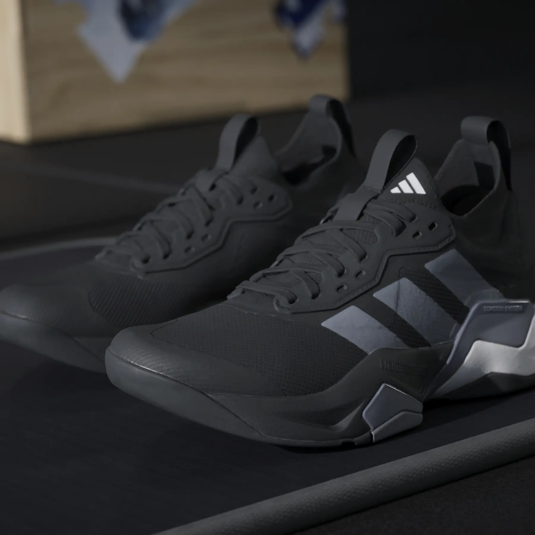 product/a/d/adidas_ih5243_cblack-grey-grey_37.jpg