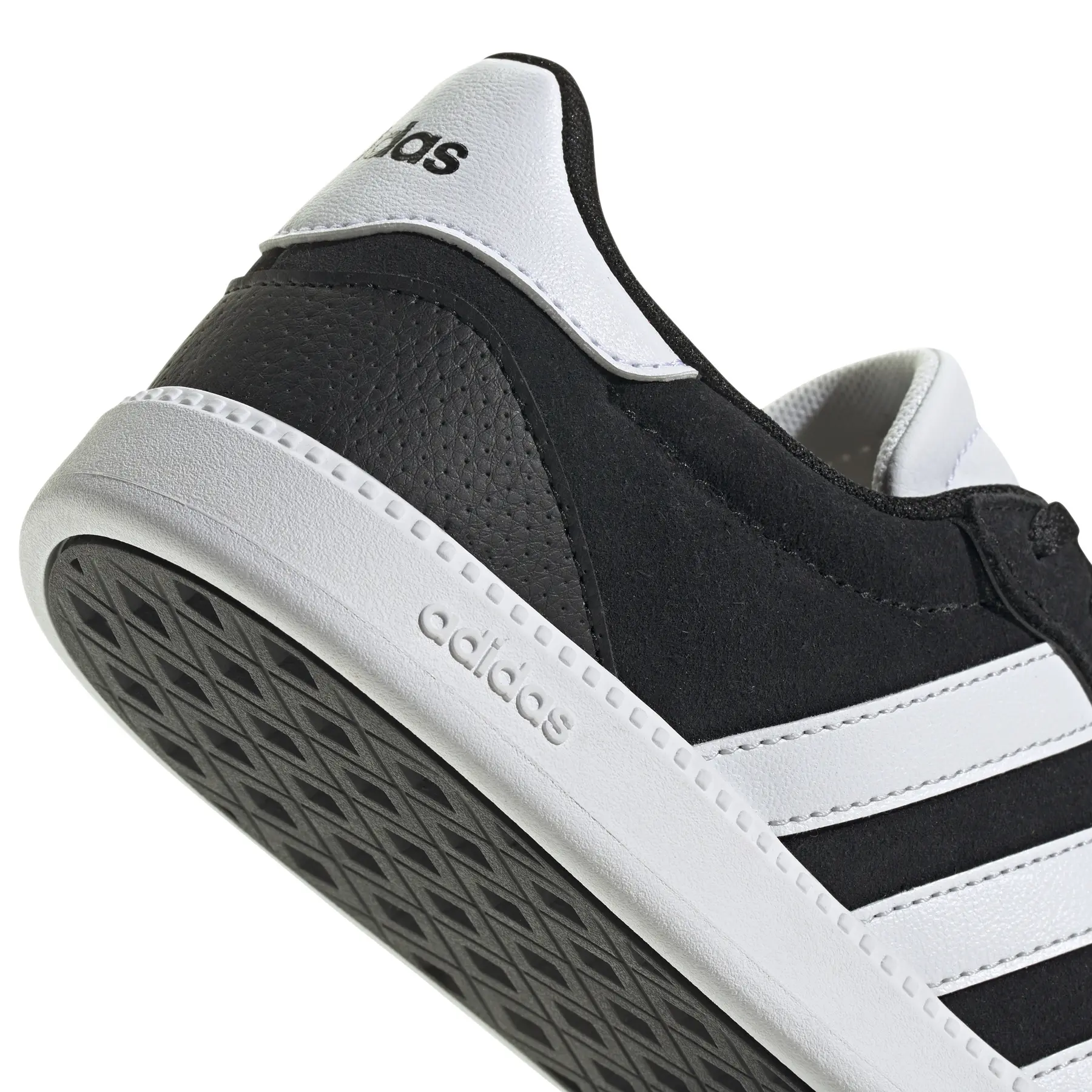 product/a/d/adidas_ih5466_9_footwear_photography_detail_view_2_whiterep2.jpg