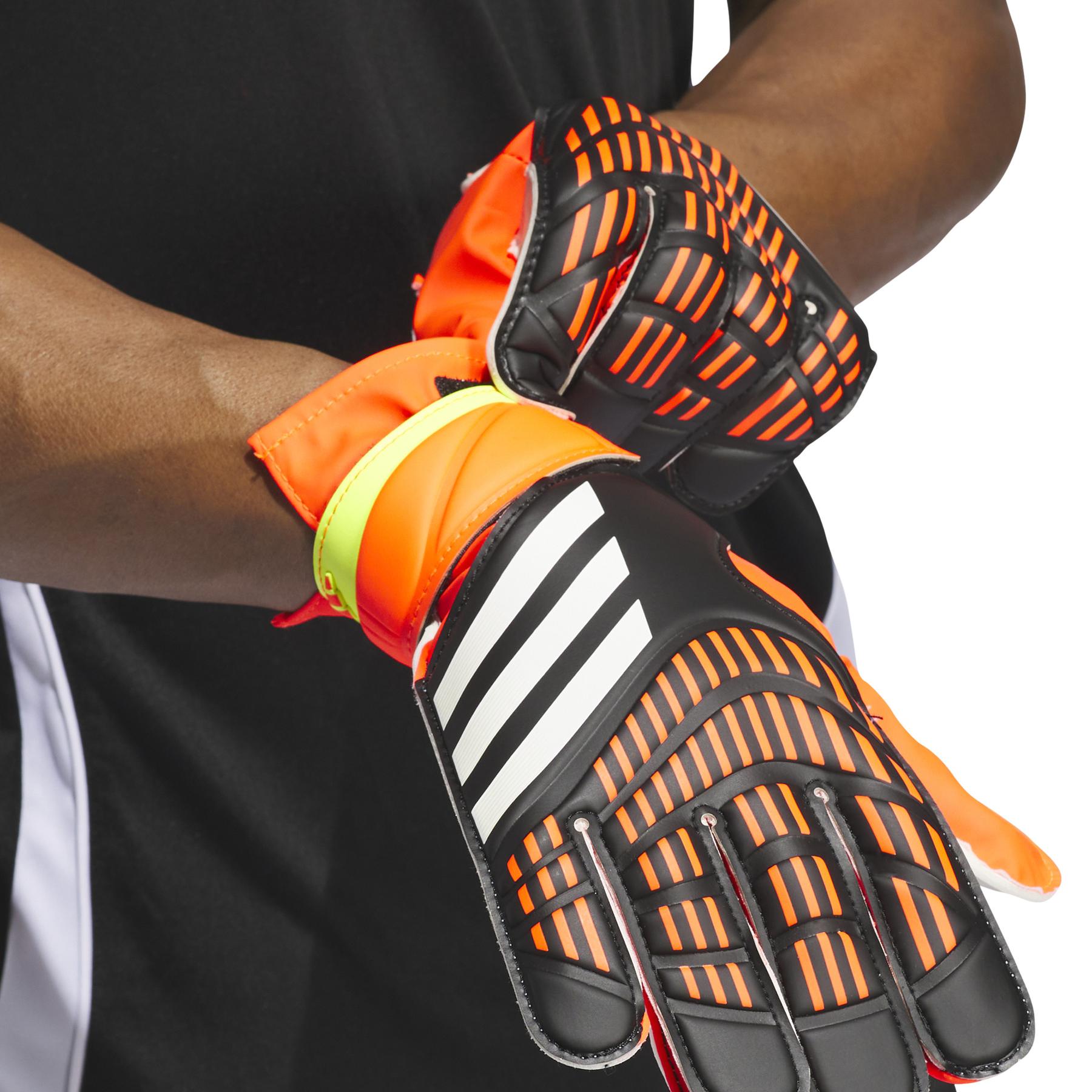 product/a/d/adidas_iq4027_2_hardware_on_model_detail_view_1_white-nw0324.jpg