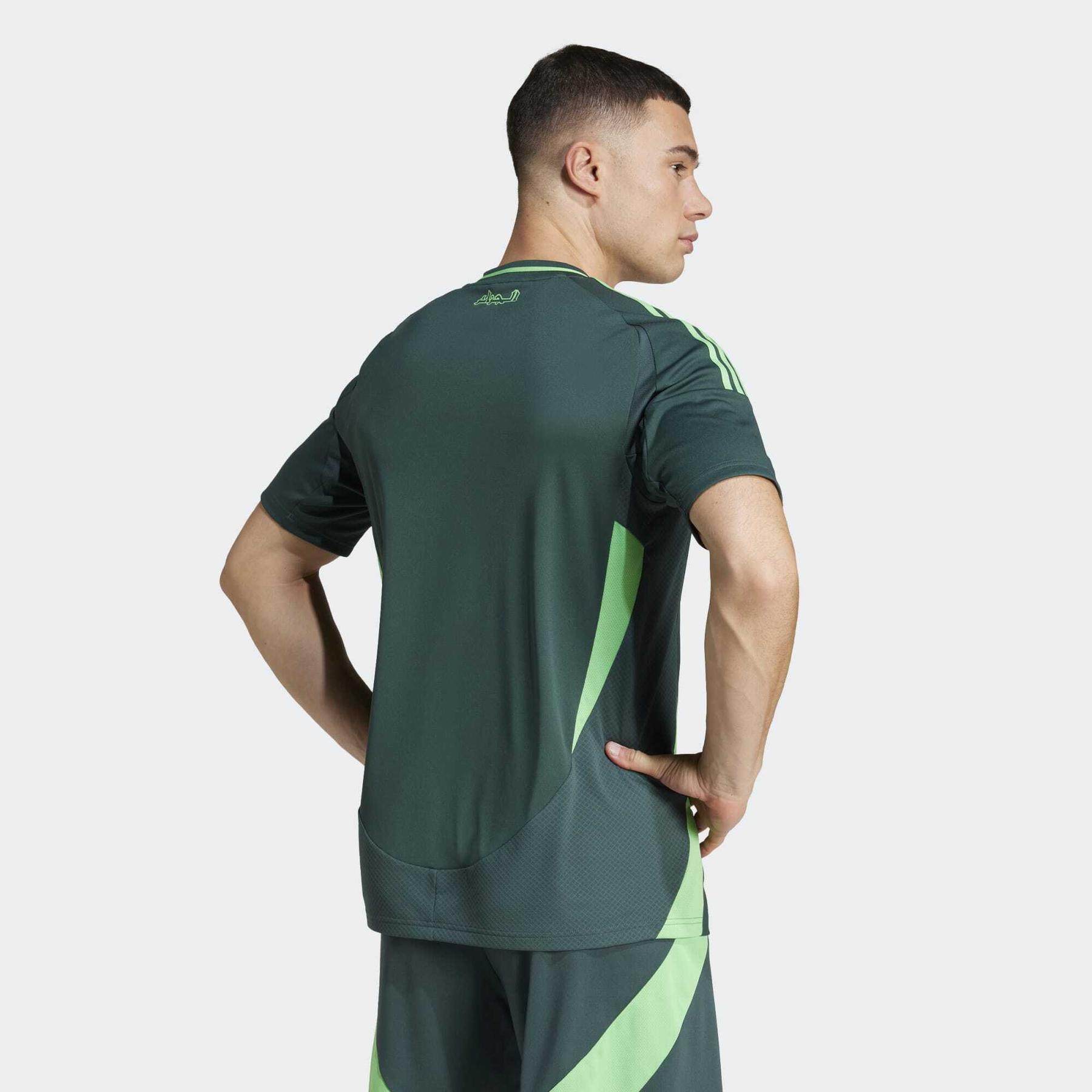 product/a/d/adidas_it2733_green_2.jpg