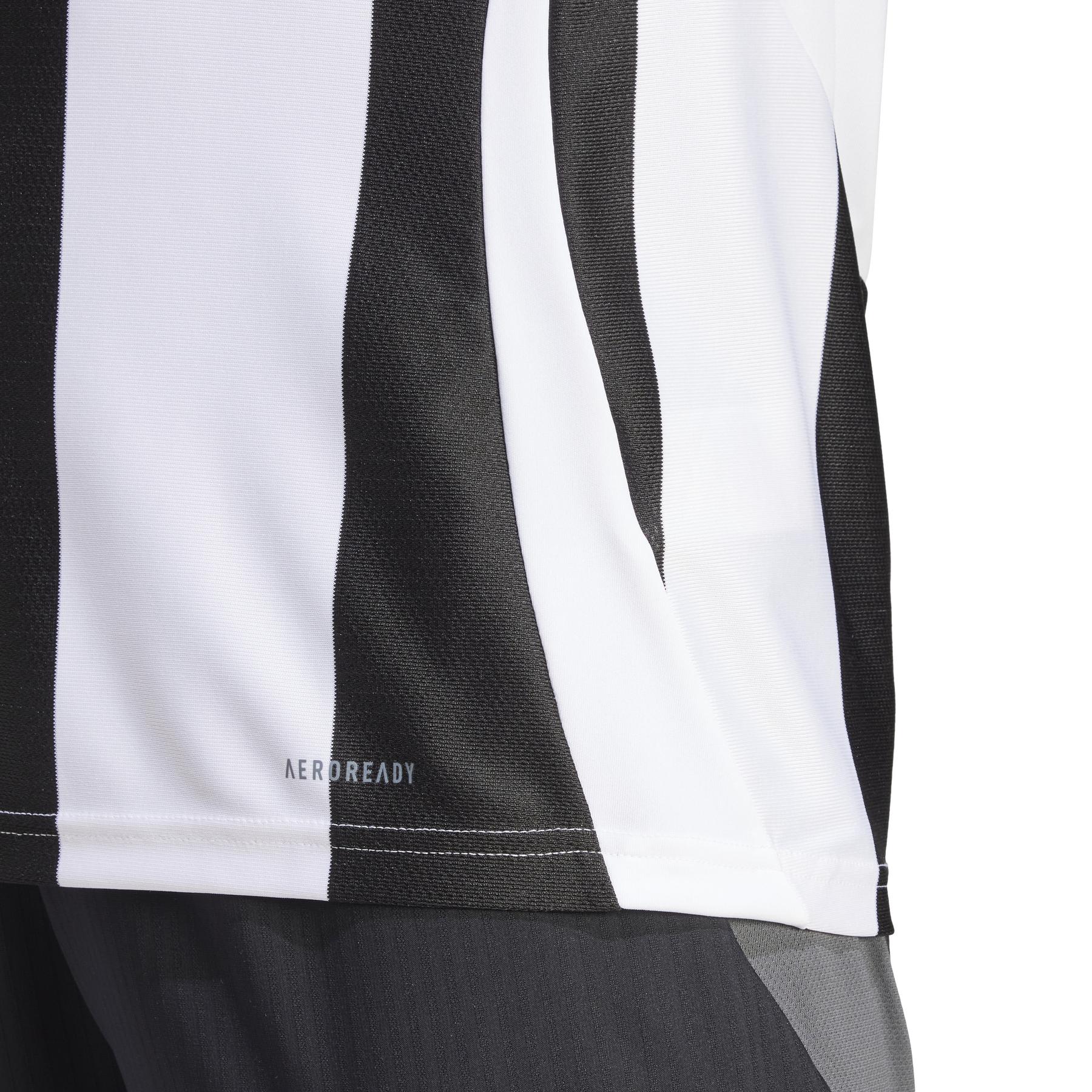 product/a/d/adidas_iw2143_10_apparel_on_model_detail_view_2_white-nw032624.jpg