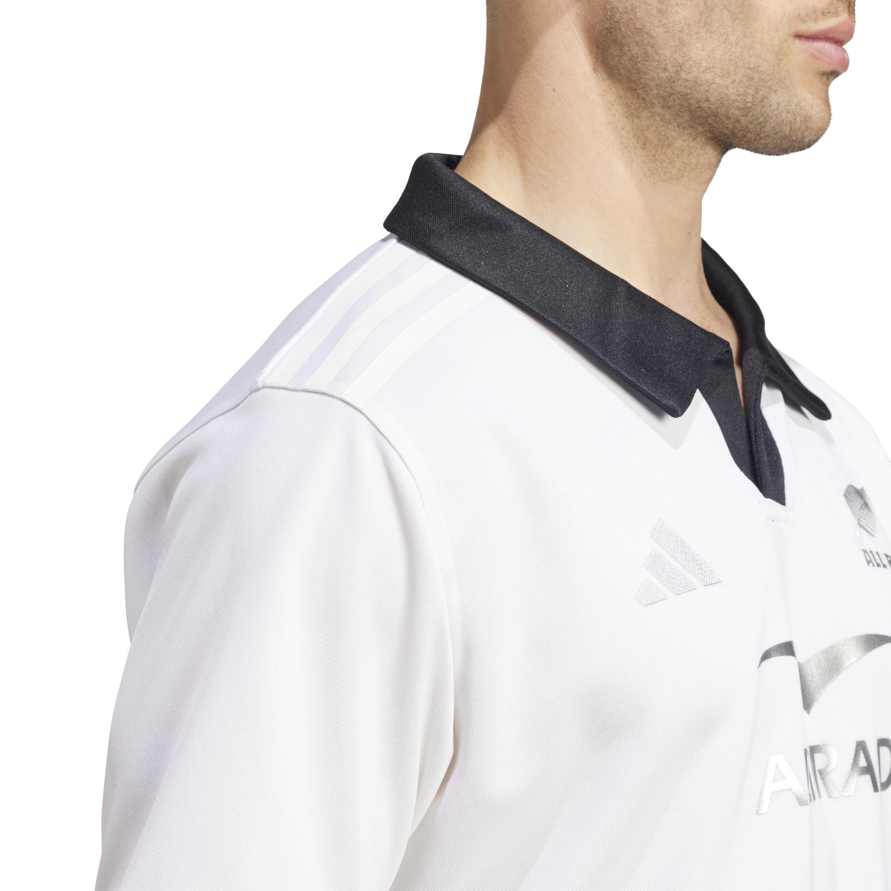 product/a/d/adidas_ix3120_6_apparel_on_model_detail_view_2_white.jpg