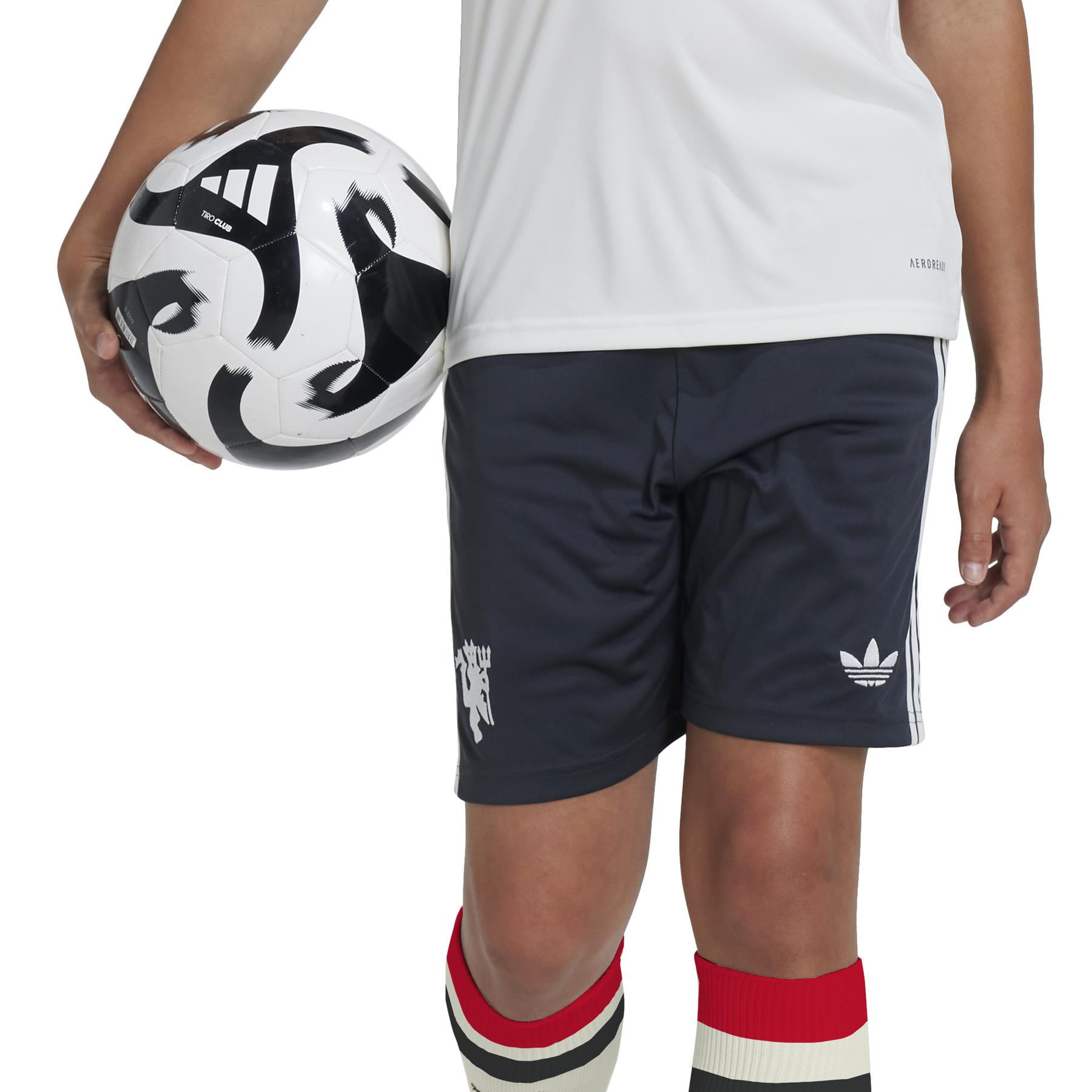 product/a/d/adidas_iy7800_7_apparel_on_model_detail_view_2_white-nw112824.jpg