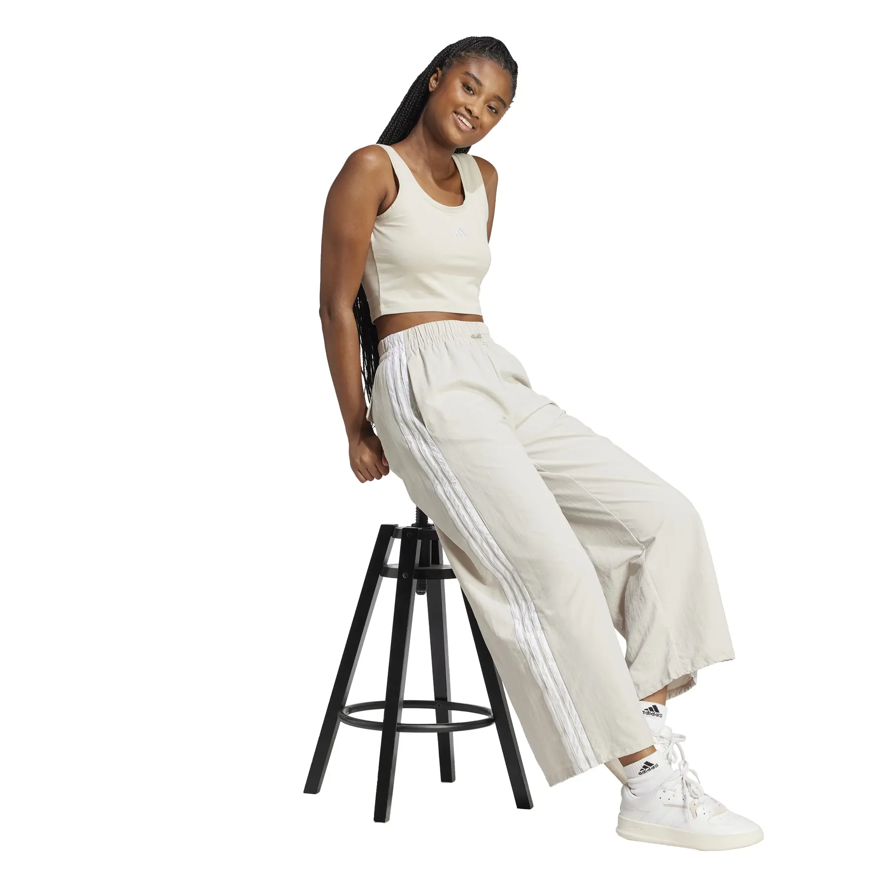 ホワイト　バタデコーラ Woven women's parachute trousers adidas Essentials 3-Stripes Woven