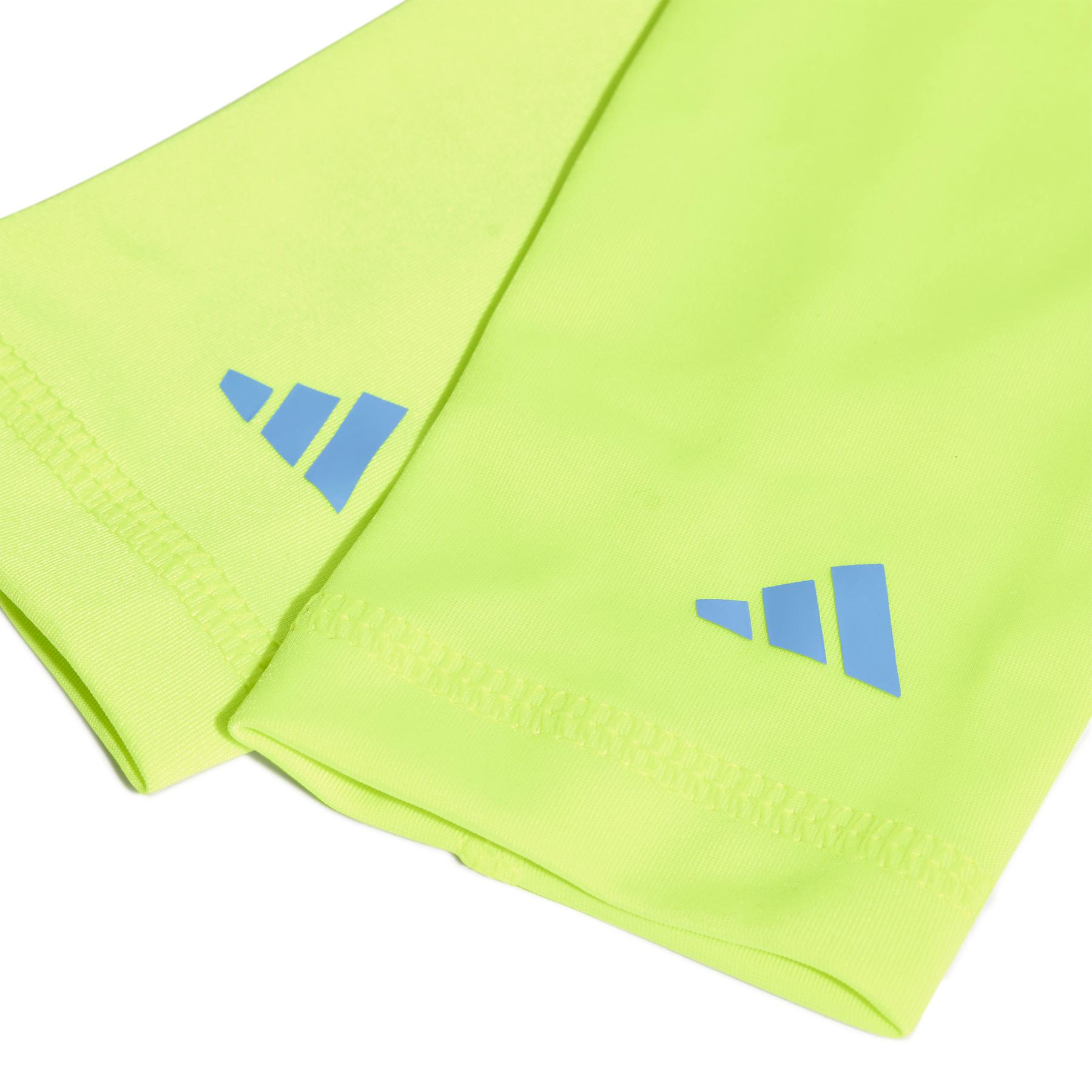 product/a/d/adidas_je3930_2_hardware_photography_detail_view_1_white.jpg