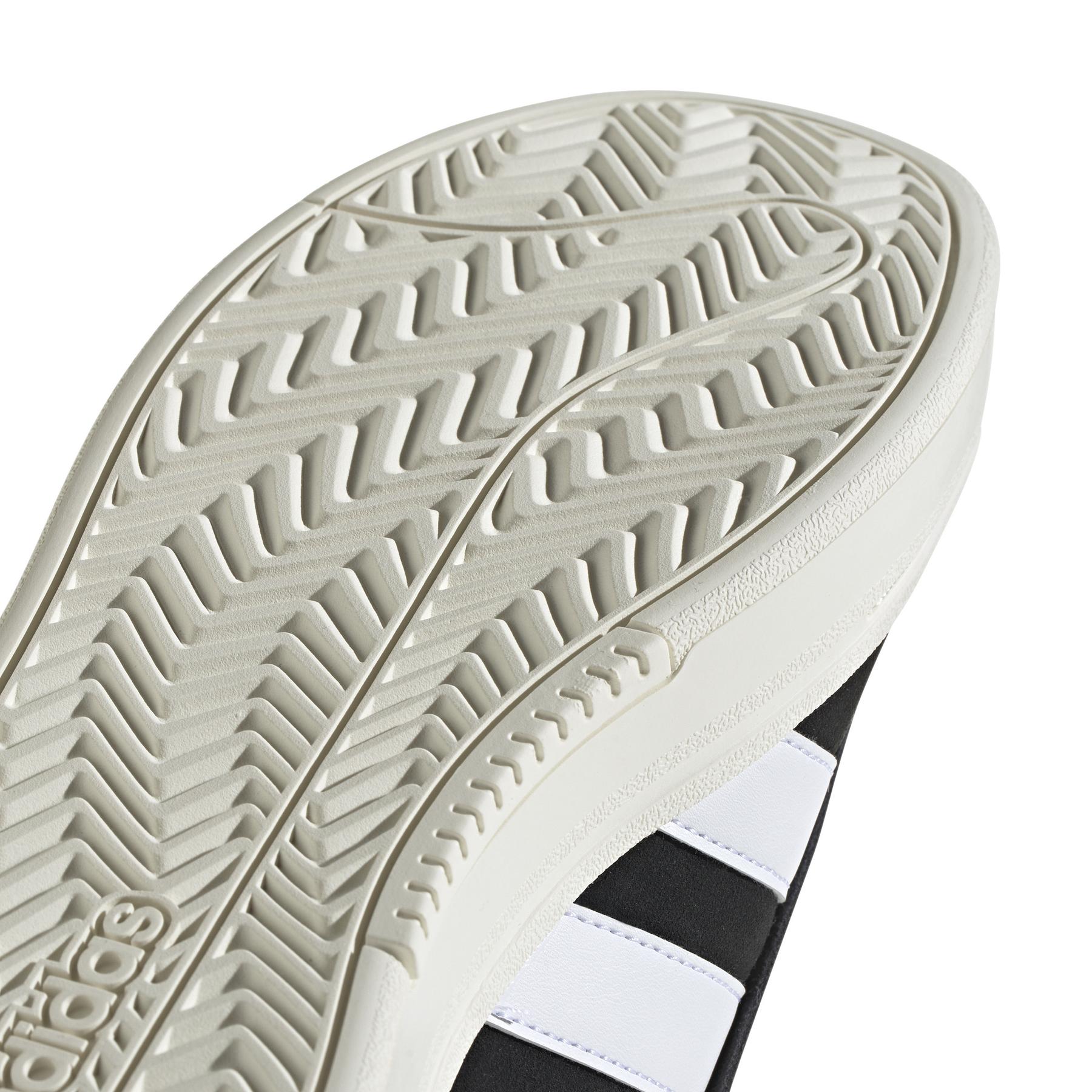 product/a/d/adidas_jh7235_9_footwear_photography_detail_view_2_white.jpg