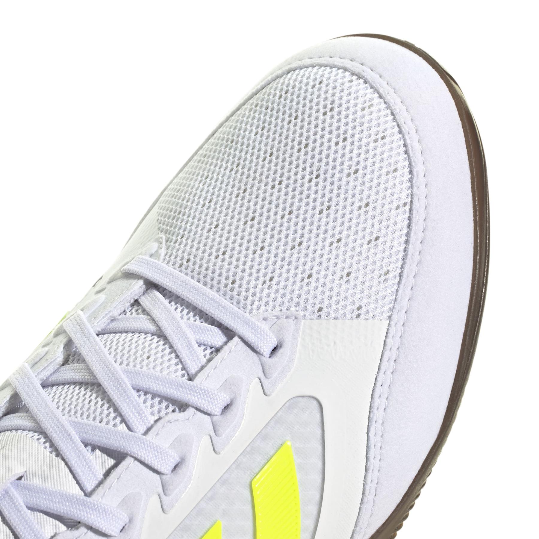 product/a/d/adidas_ji1191_7_footwear_photography_detail_view_1_white-nw091625.jpg