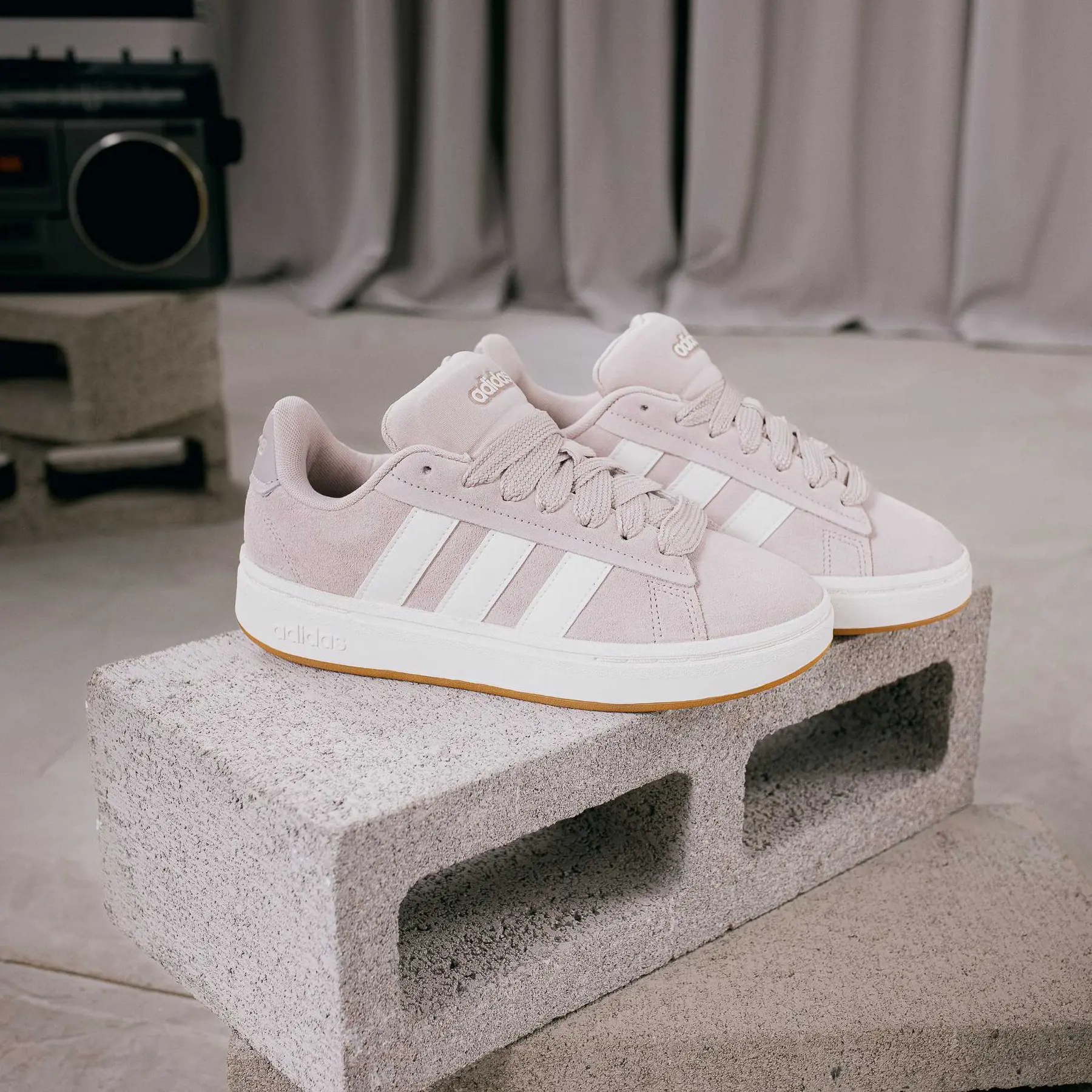 adidas gazelle silver green womens adidas Campus 00s Wonder White Chalk White Core Black