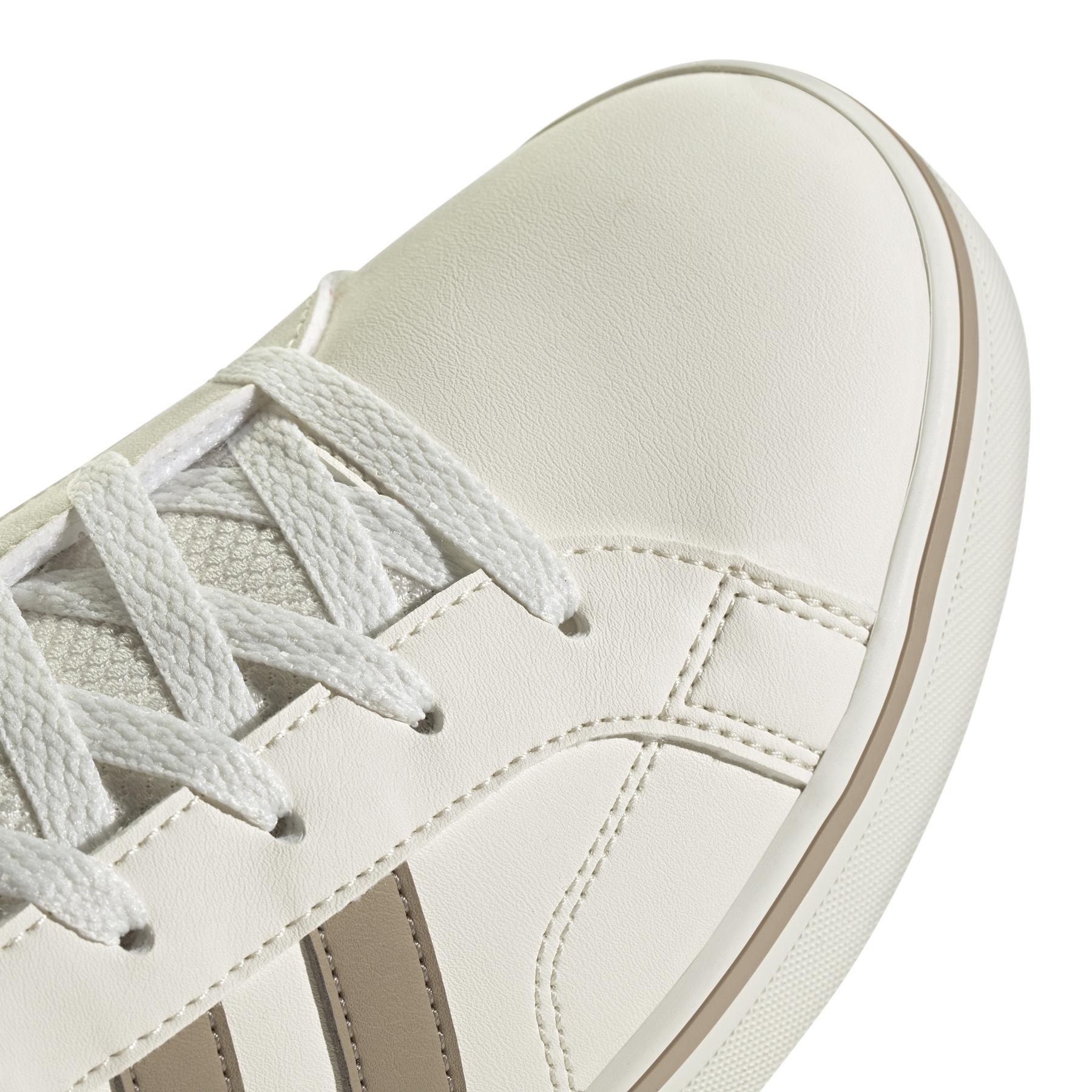 product/a/d/adidas_ji1811_8_footwear_photography_detail_view_1_white-nw091625.jpg