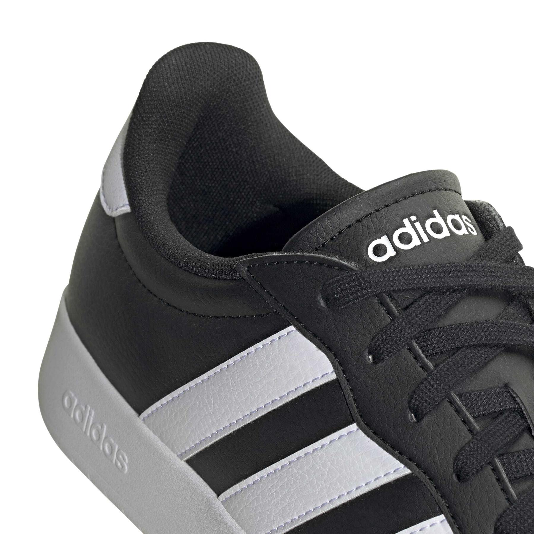 product/a/d/adidas_ji2307_8_footwear_photography_detail_view_1_white-nw091625.jpg