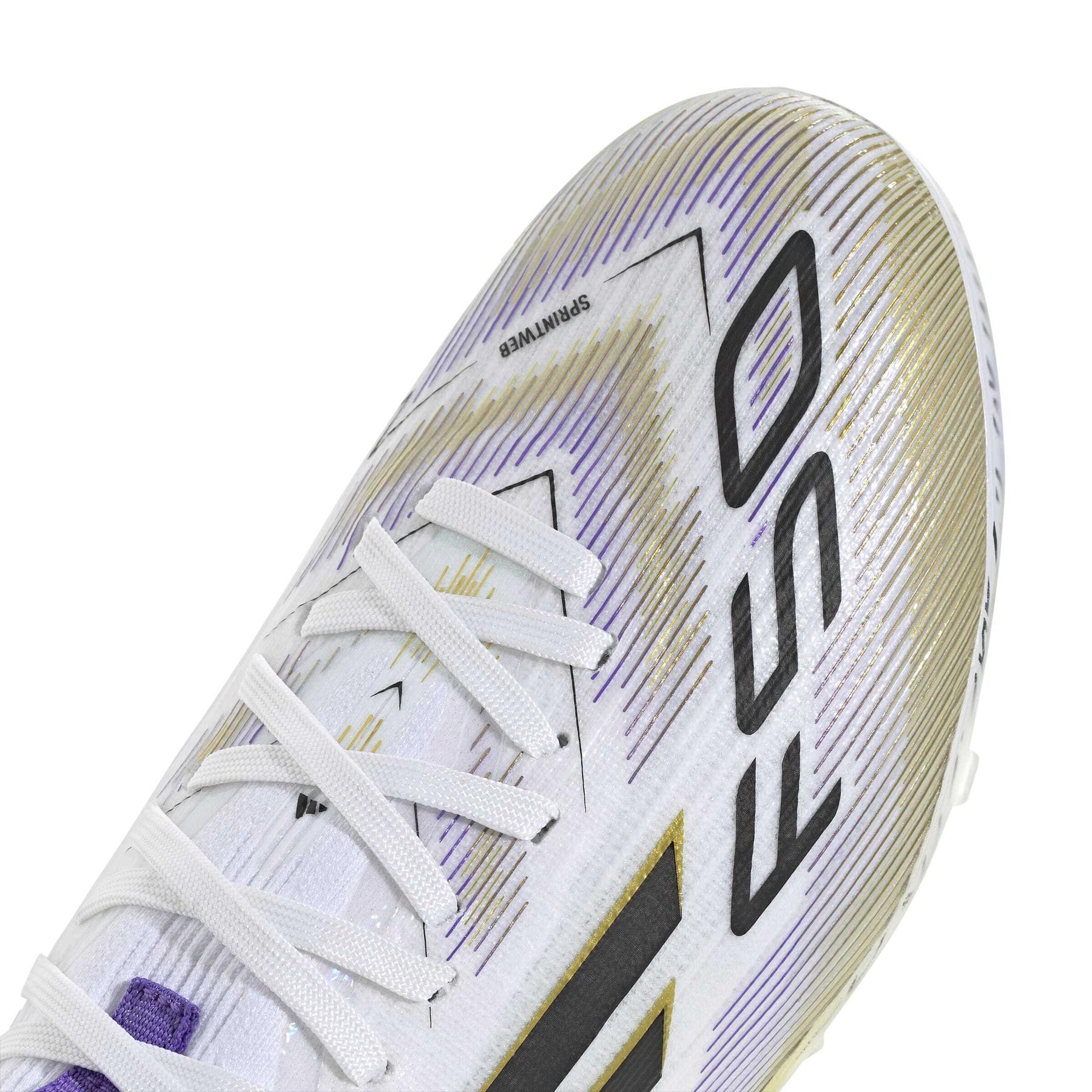 product/a/d/adidas_ji3543_8_footwear_photography_detail_view_2_white.jpg