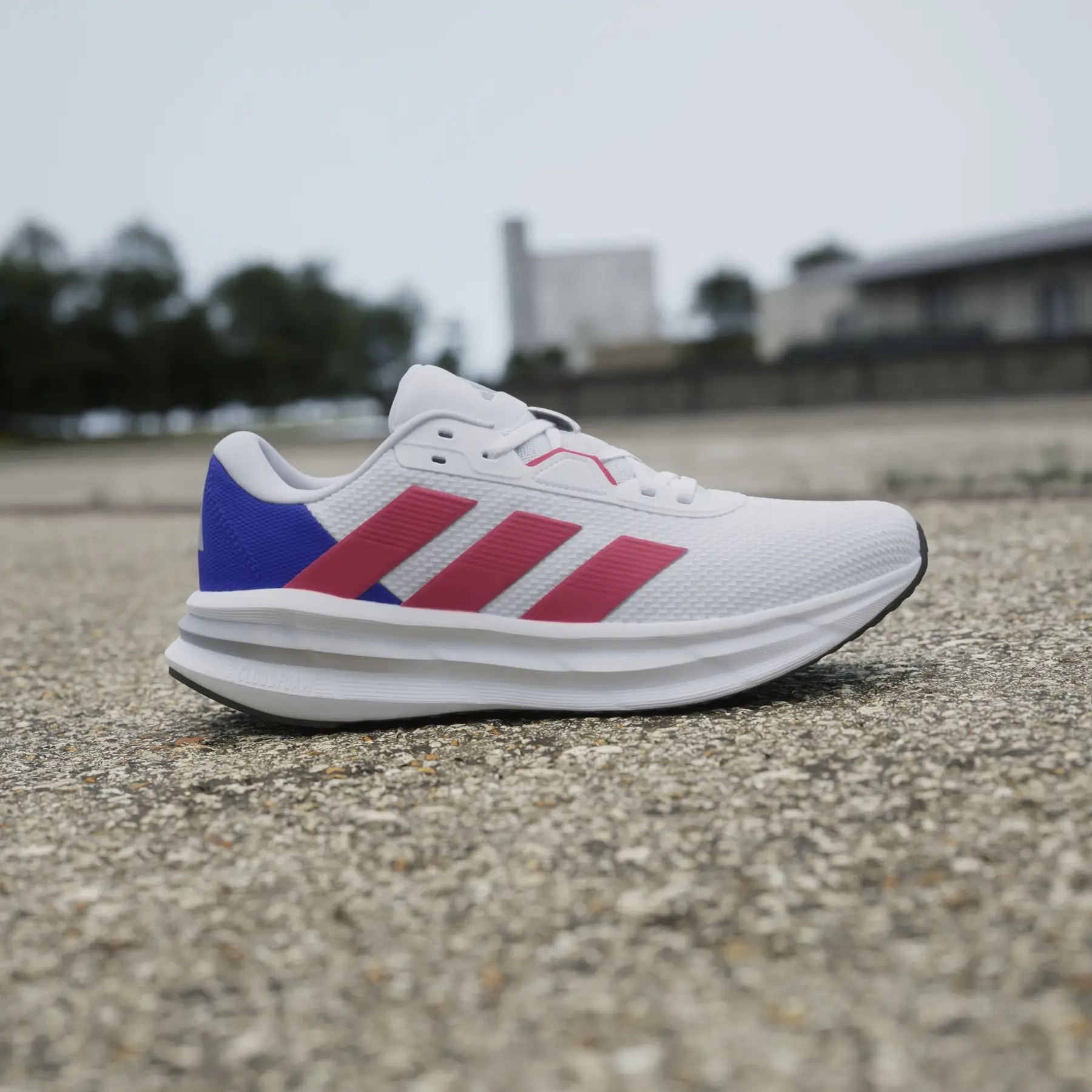 product/a/d/adidas_ji4600_16_footwear_photography_heromrktng_view_3-nw091625.jpg