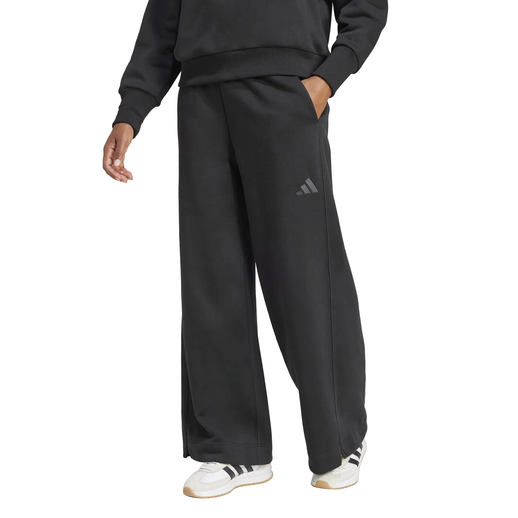 Wide and loose women's joggers adidas All Szn Fleece | Foot-Store