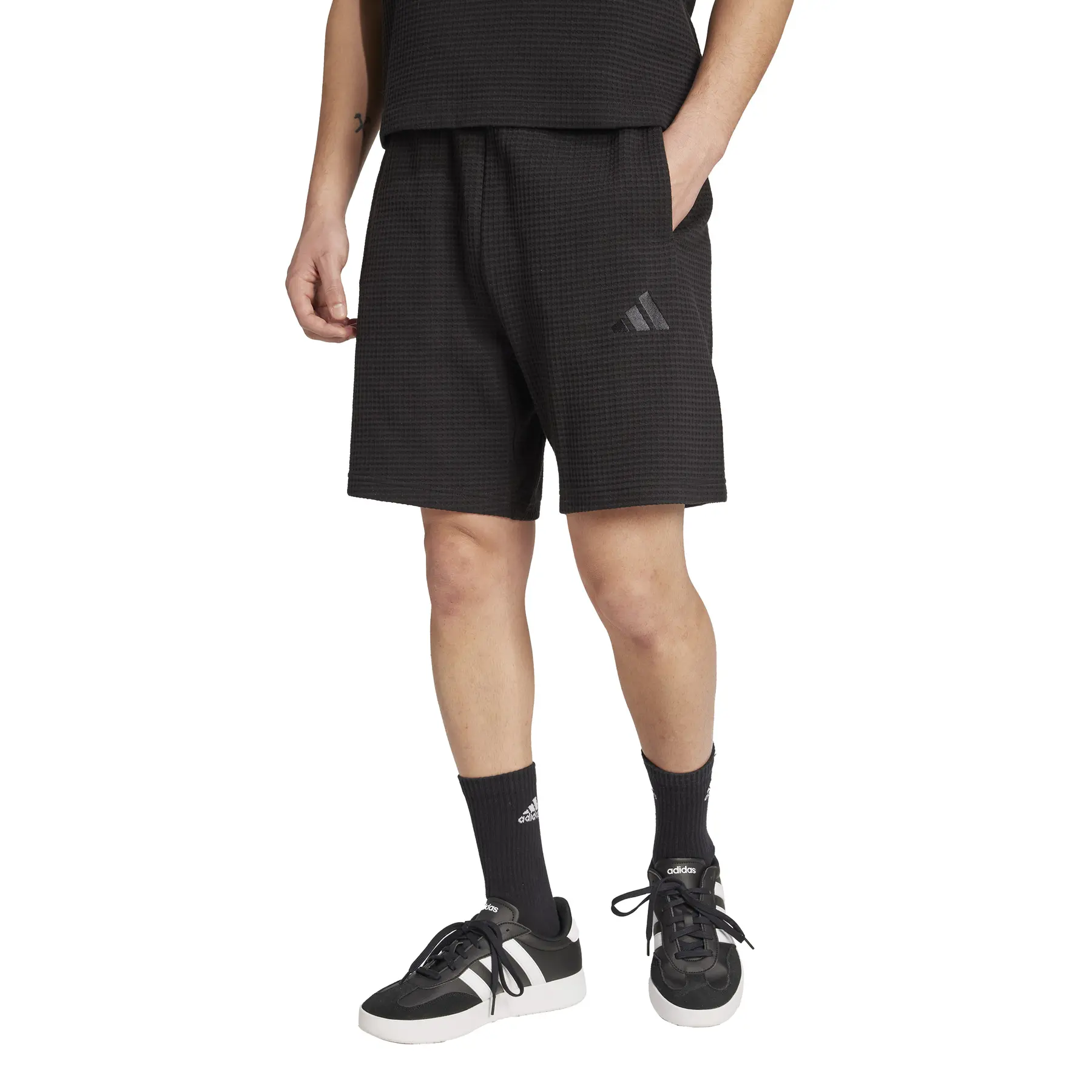adidas_jl6561_black_2.webp
