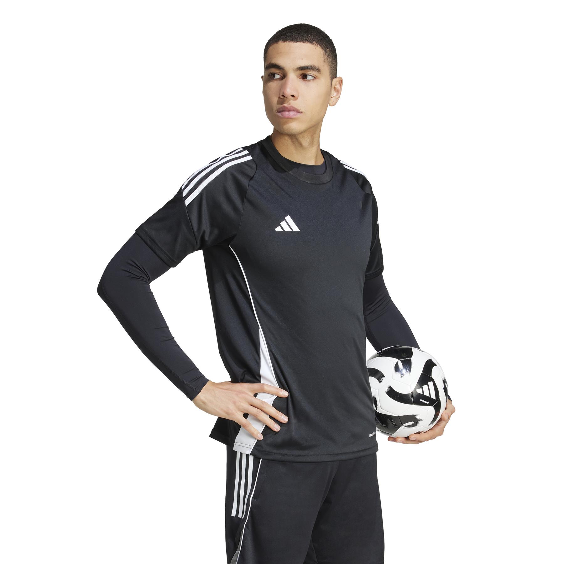 product/a/d/adidas_jp2944_black_4.jpg