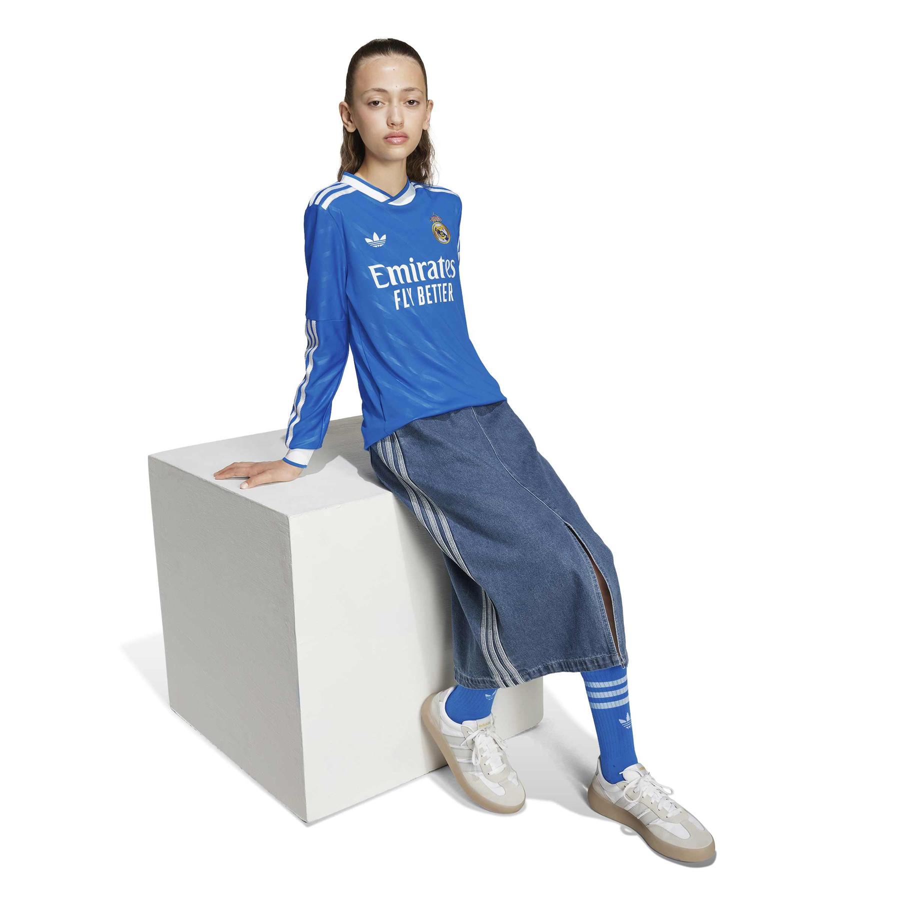 product/a/d/adidas_jp3918_5_apparel_on_model_walking_view_white.jpg
