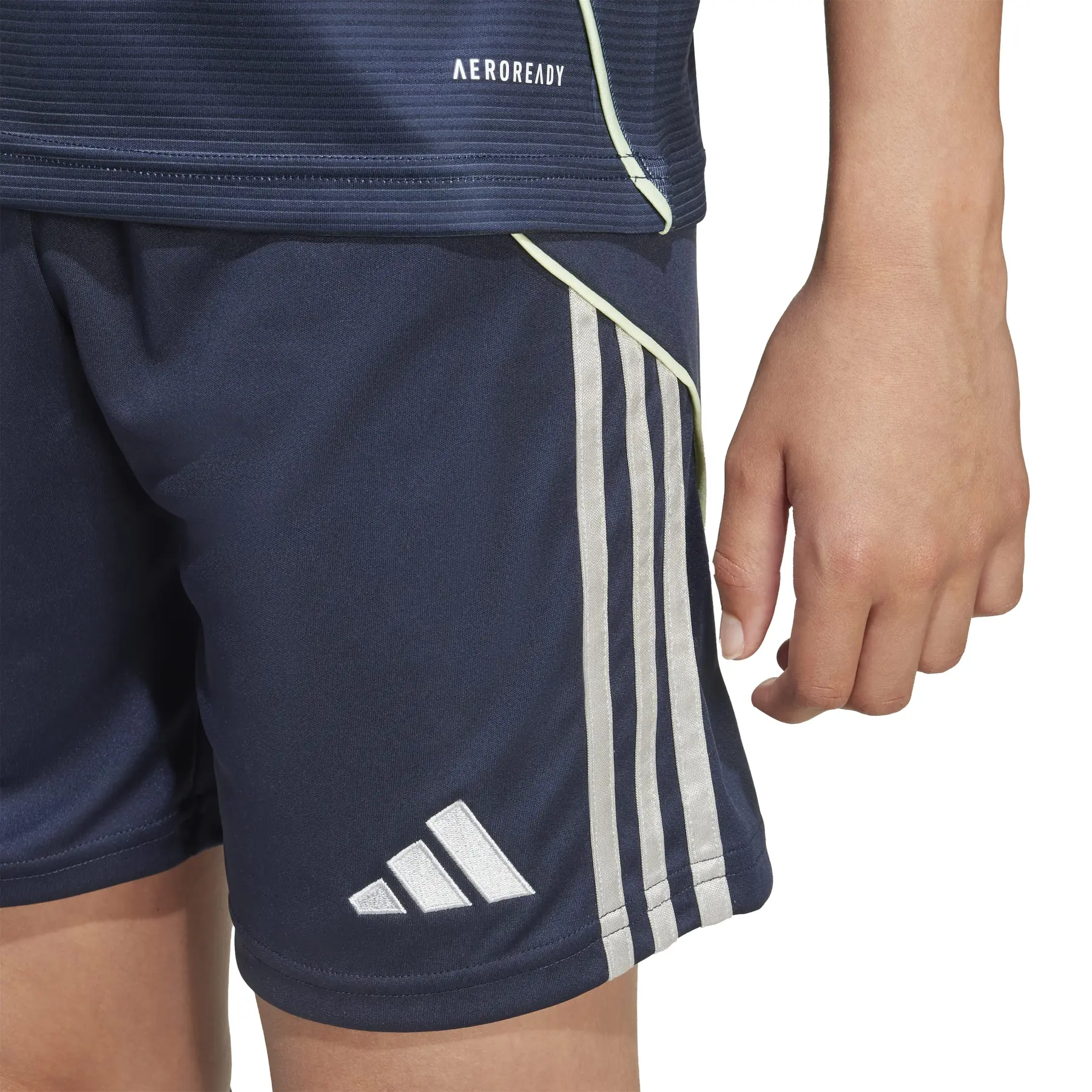 product/a/d/adidas_jp3954_10_apparel_on_model_detail_view_2_white.jpg