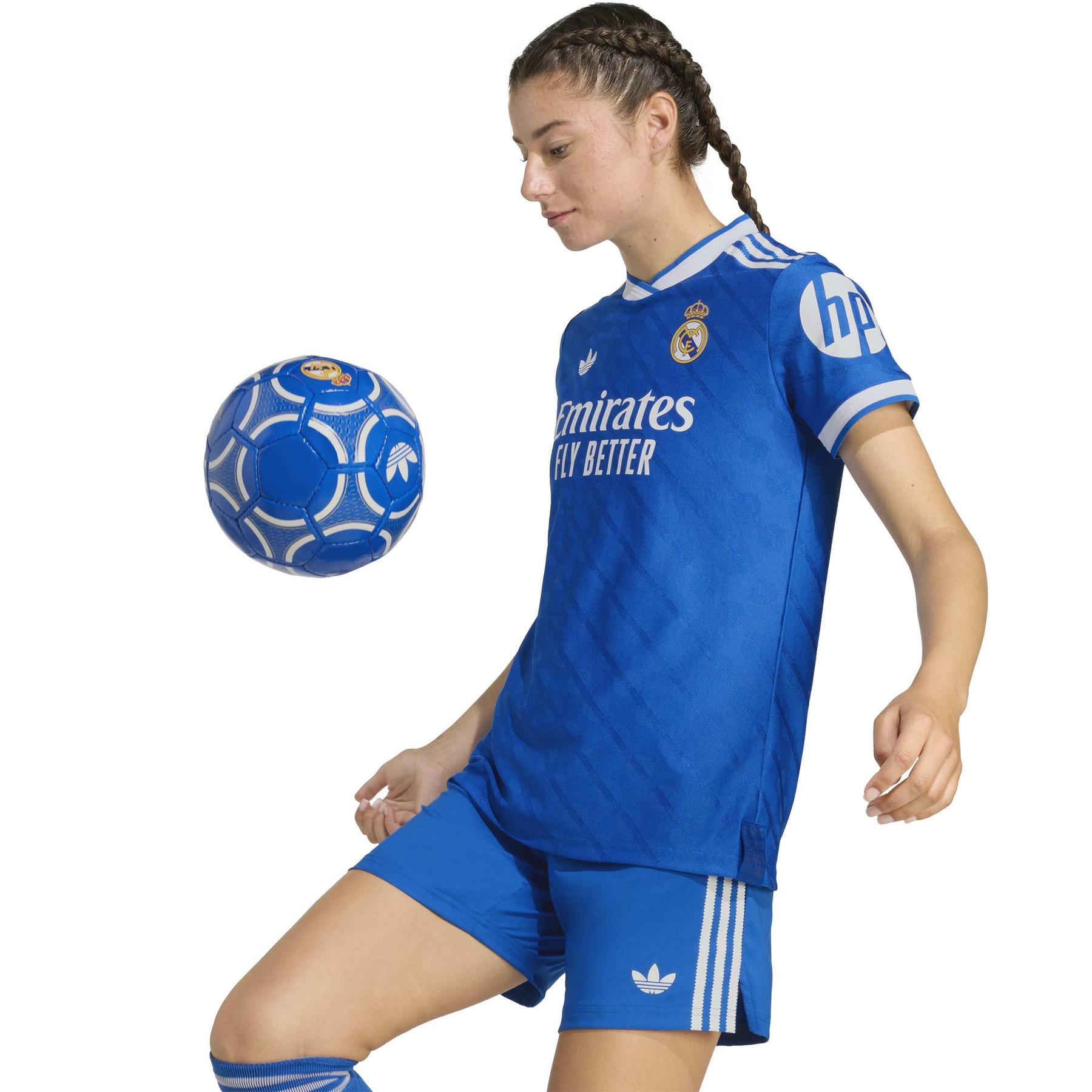 product/a/d/adidas_jp3955_8_apparel_on_model_detail_view_2_white.jpg