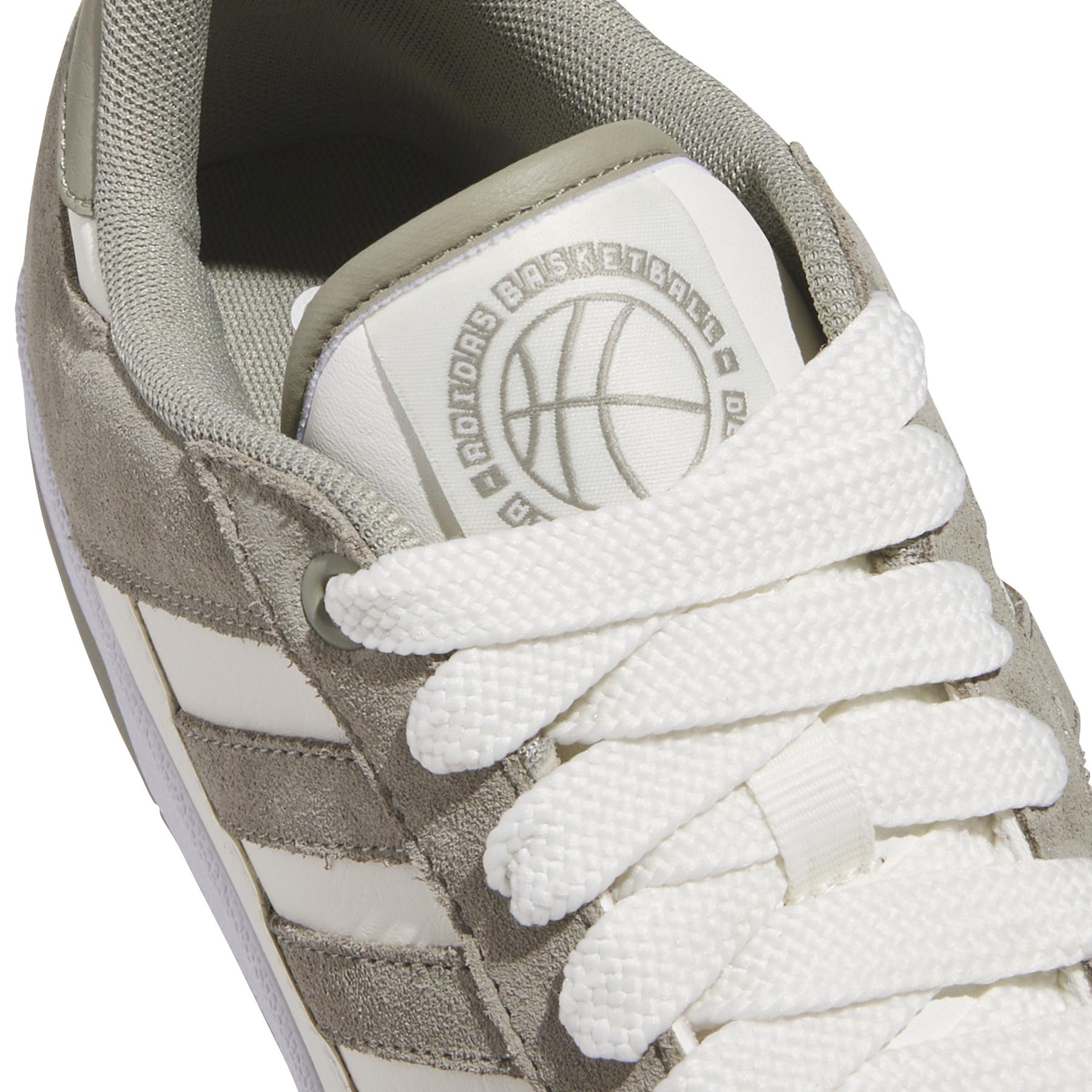 product/a/d/adidas_jp5243_8_footwear_photography_detail_view_1_white.jpg