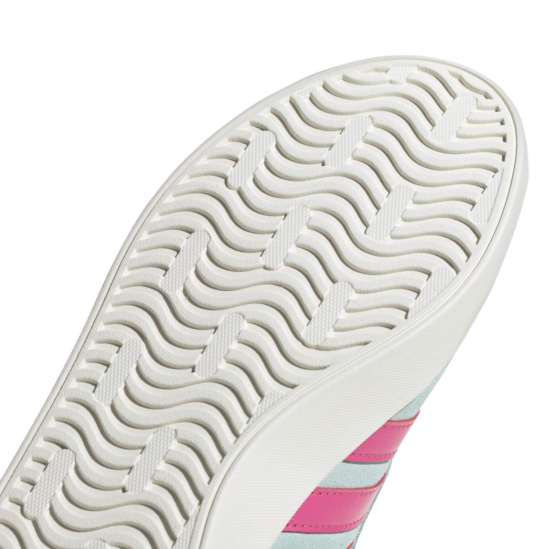 product/a/d/adidas_jp5326_9_footwear_photography_detail_view_2_white-nw091625.jpg