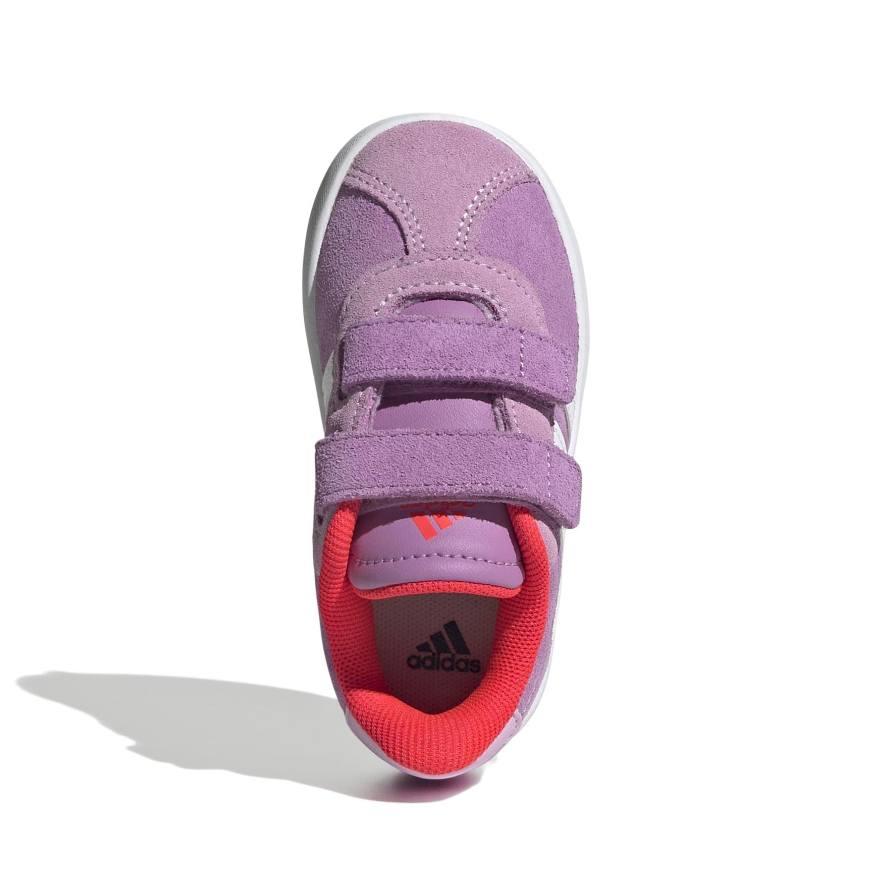 product/a/d/adidas_jp7879_3_footwear_photography_top_portrait_view_white-nw091625.jpg