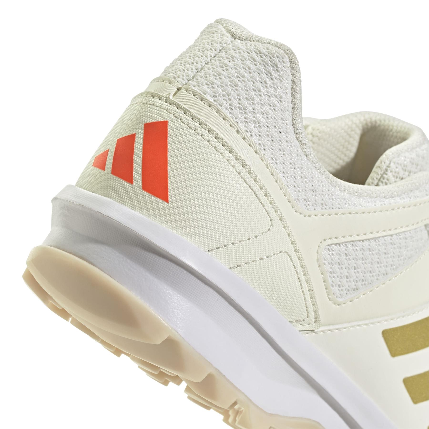 product/a/d/adidas_jp9818_9_footwear_photography_detail_view_2_white-nw091625.jpg