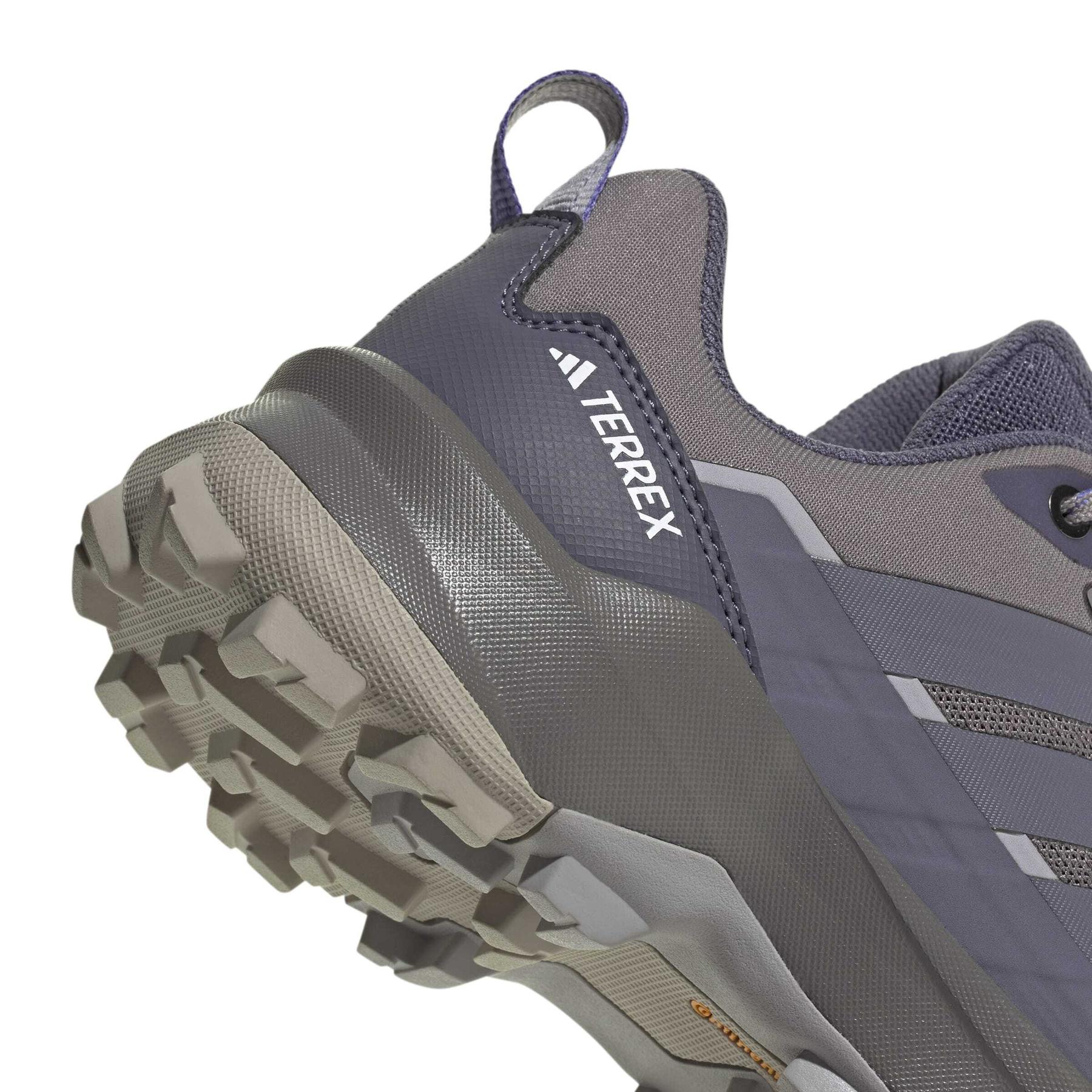 product/a/d/adidas_jq2226_9_footwear_photography_detail_view_2_white-nw091625.jpg