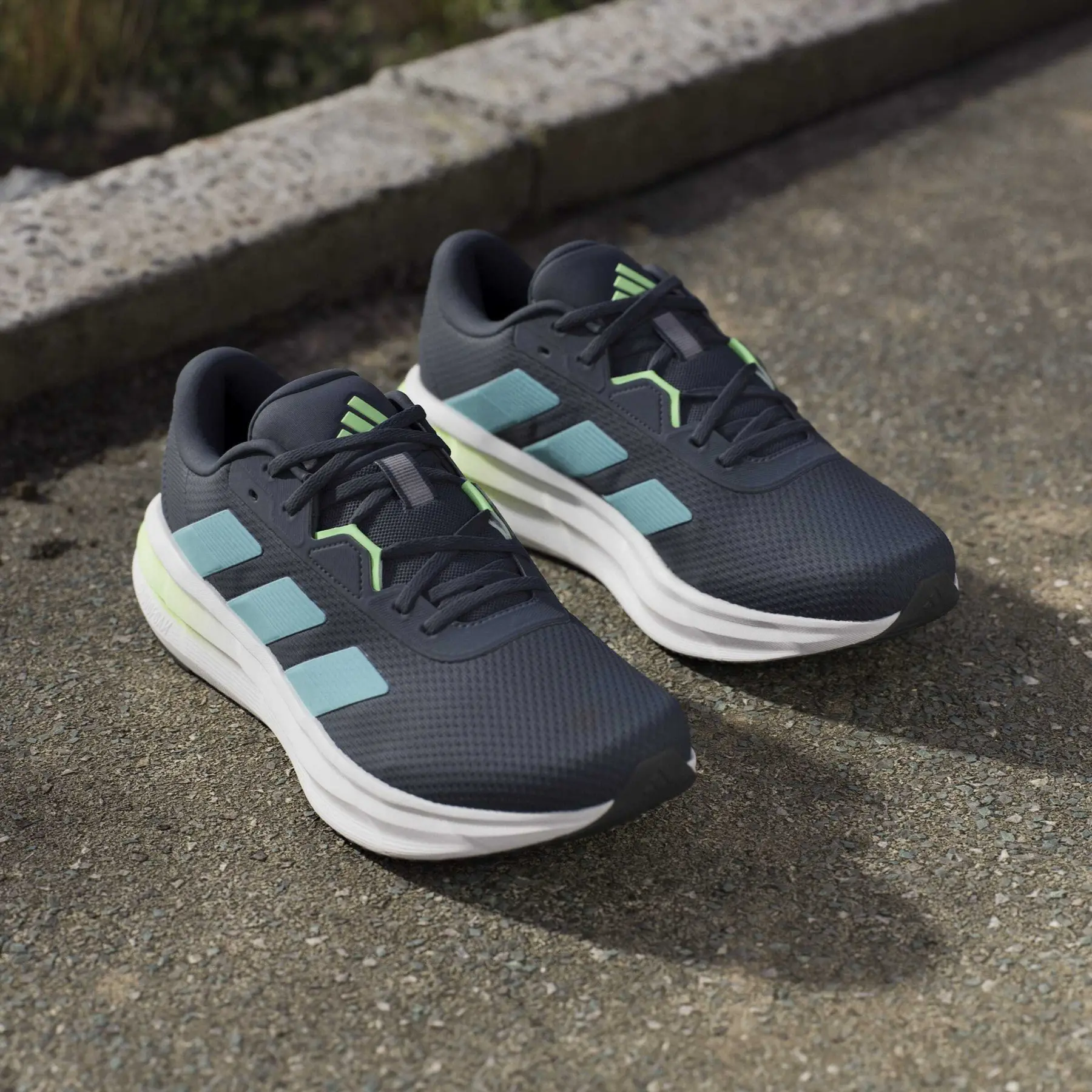 Running shoes adidas Galaxy 7 | Trek-Expert