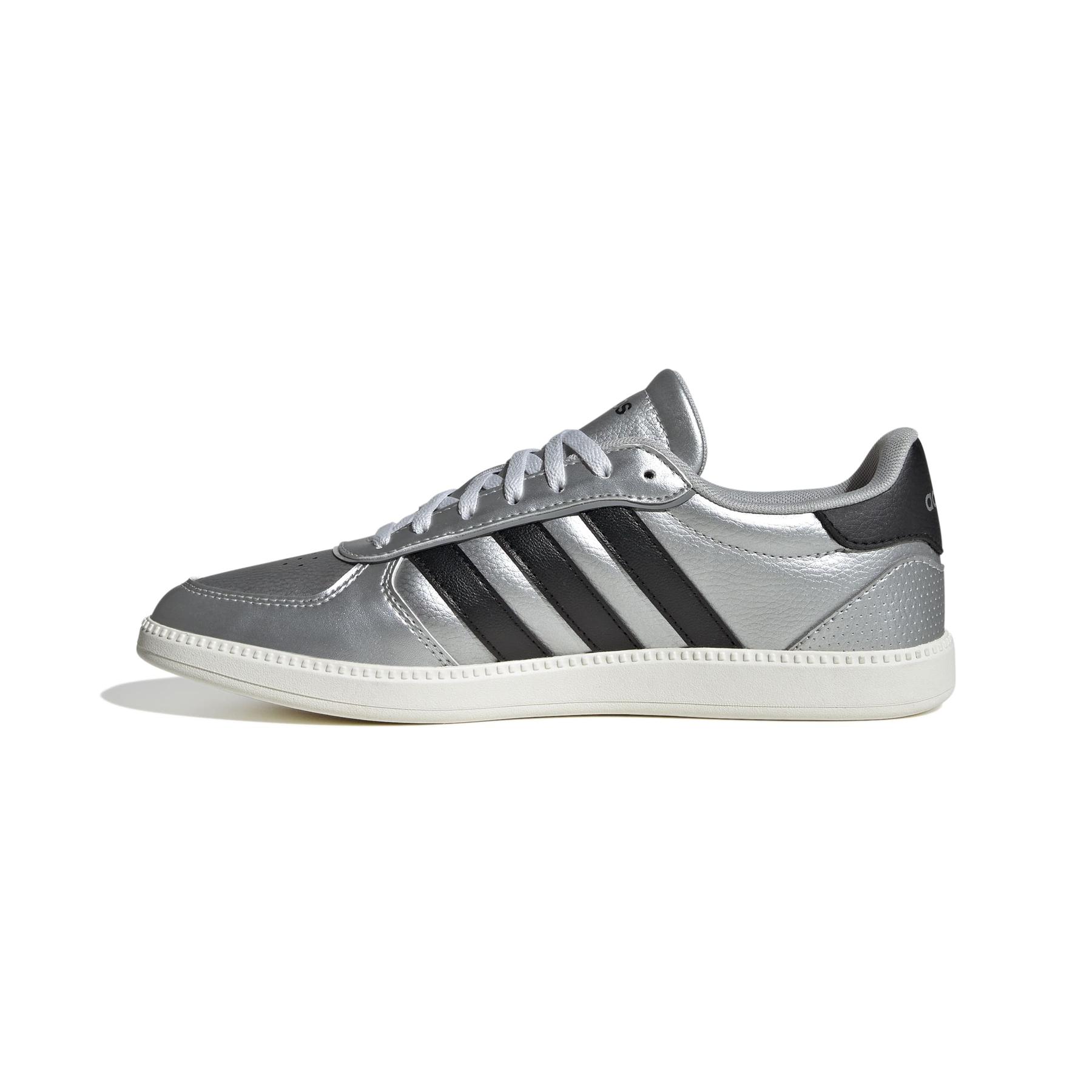 product/a/d/adidas_jq8263_5_footwear_photography_side_medial_center_view_white-nw091625.jpg
