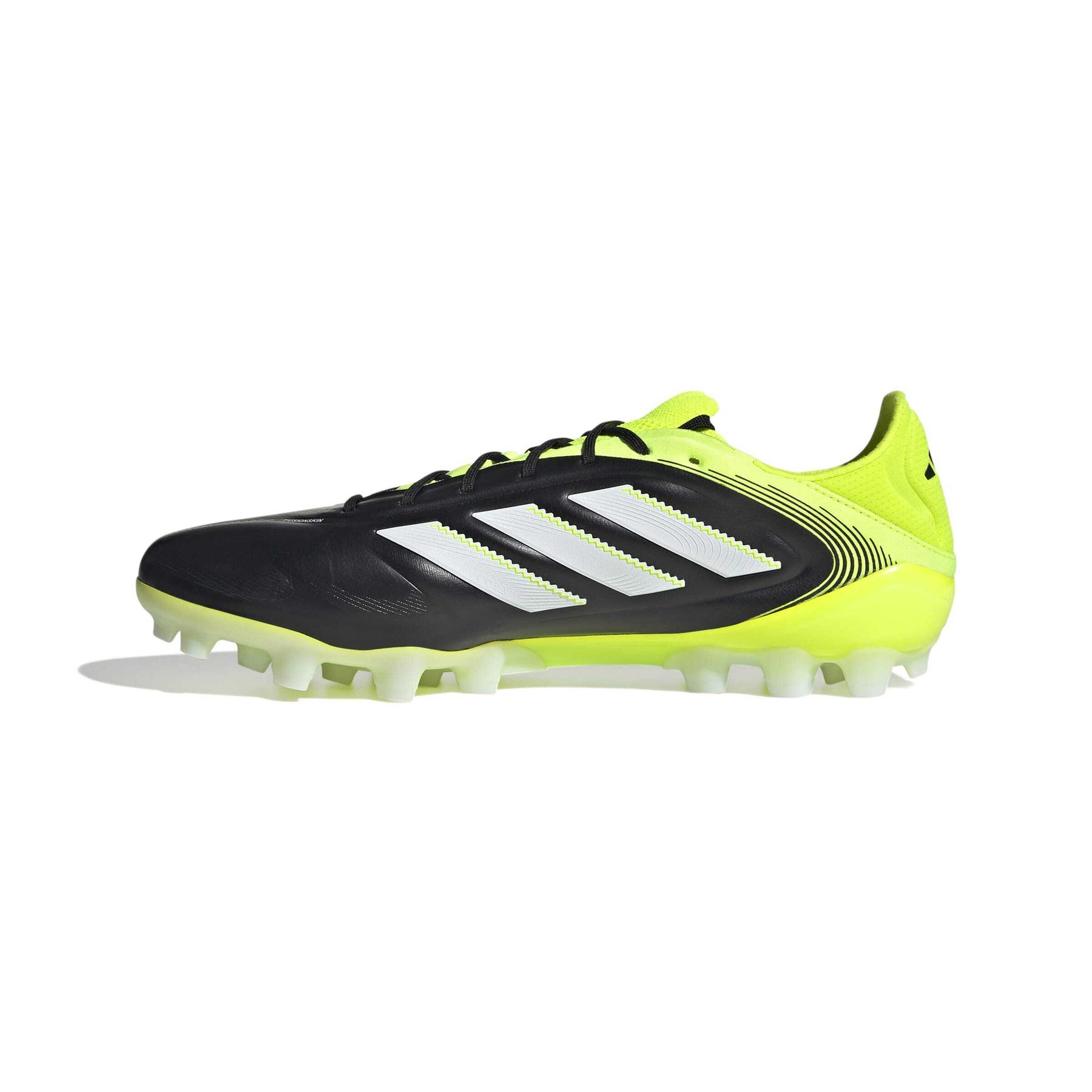 product/a/d/adidas_jr2823_4_footwear_photography_side_medial_center_view_white-nw091625.jpg