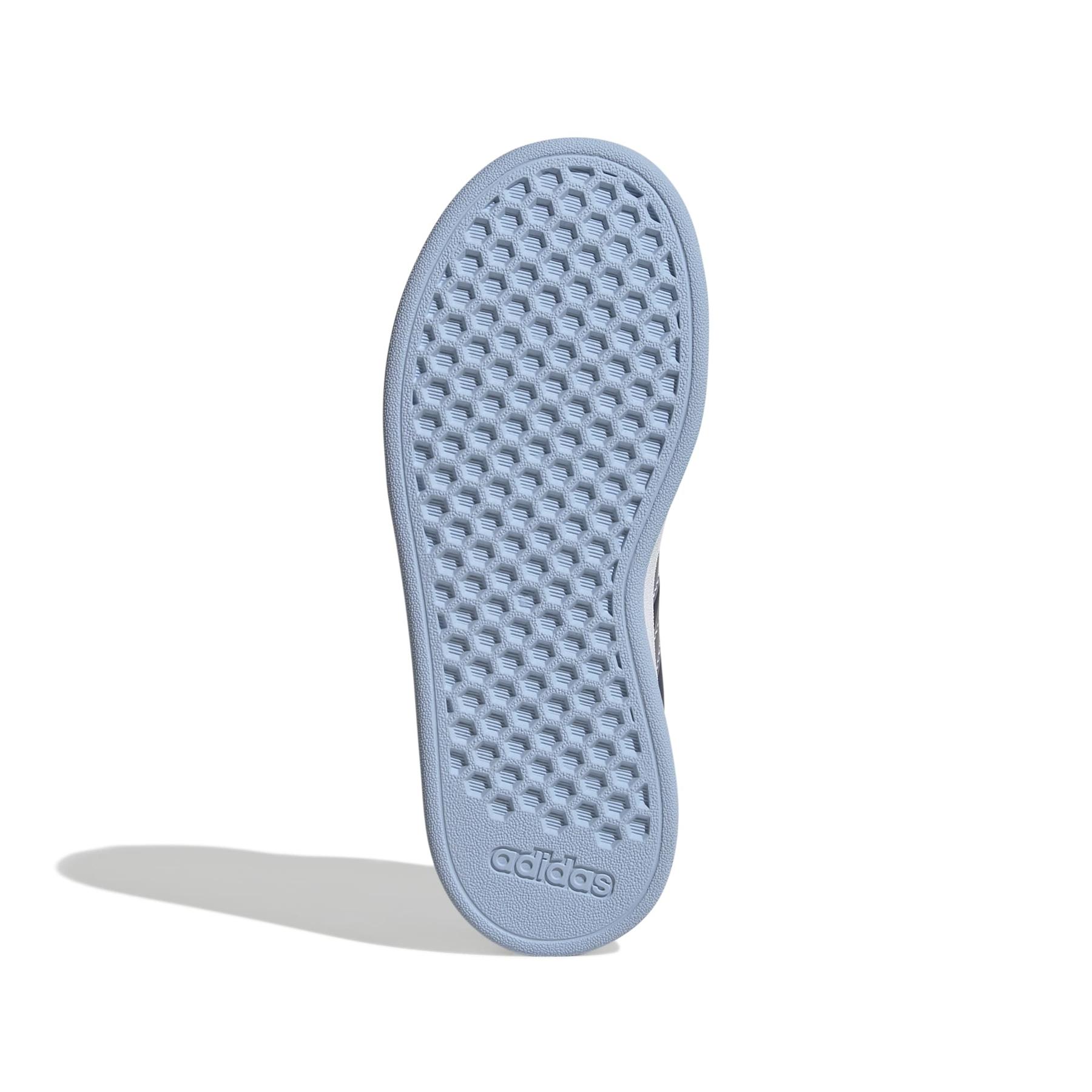product/a/d/adidas_jr6118_4_footwear_photography_bottom_view_white-nw091725.jpg