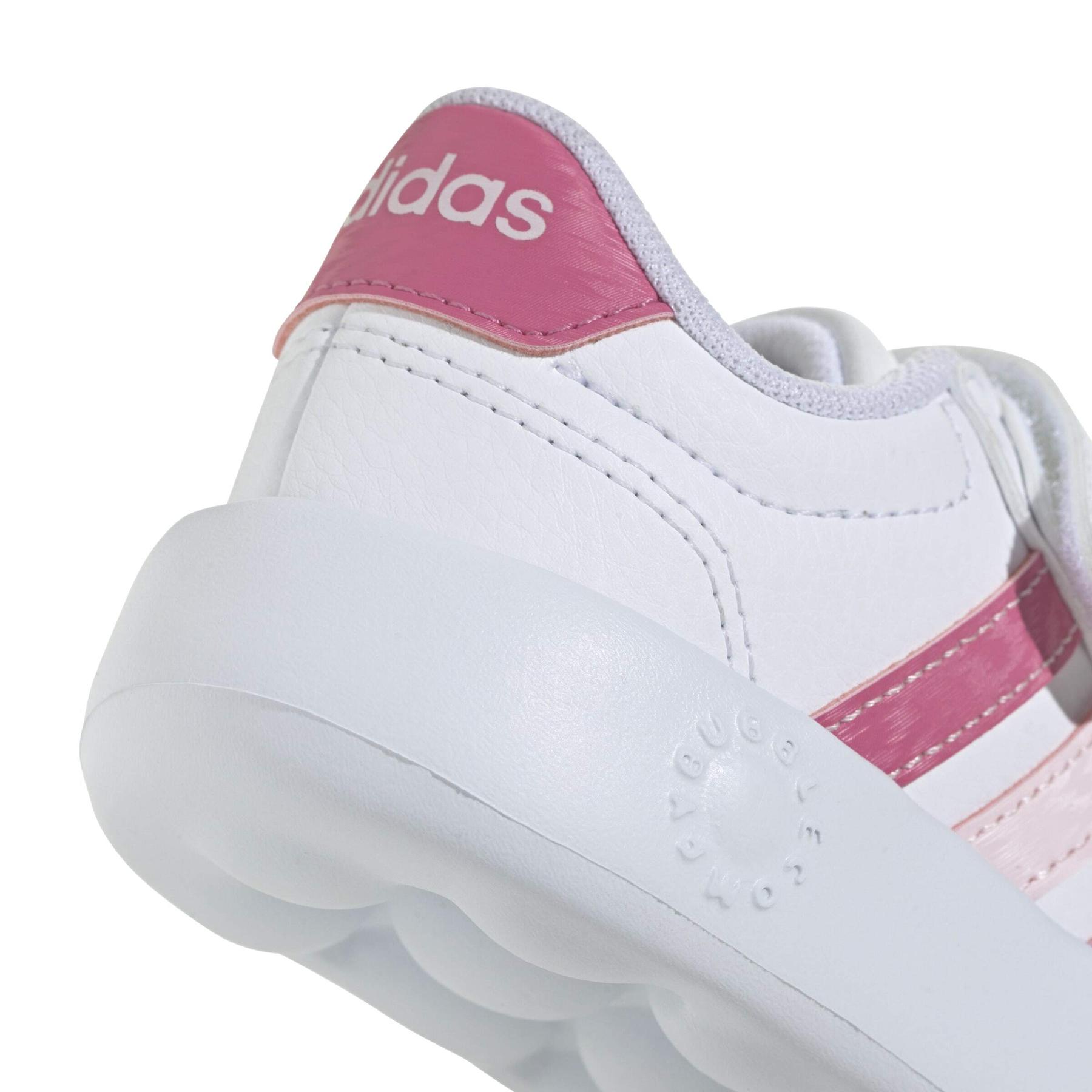 product/a/d/adidas_js3676_8_footwear_photography_detail_view_1_white-nw091725.jpg