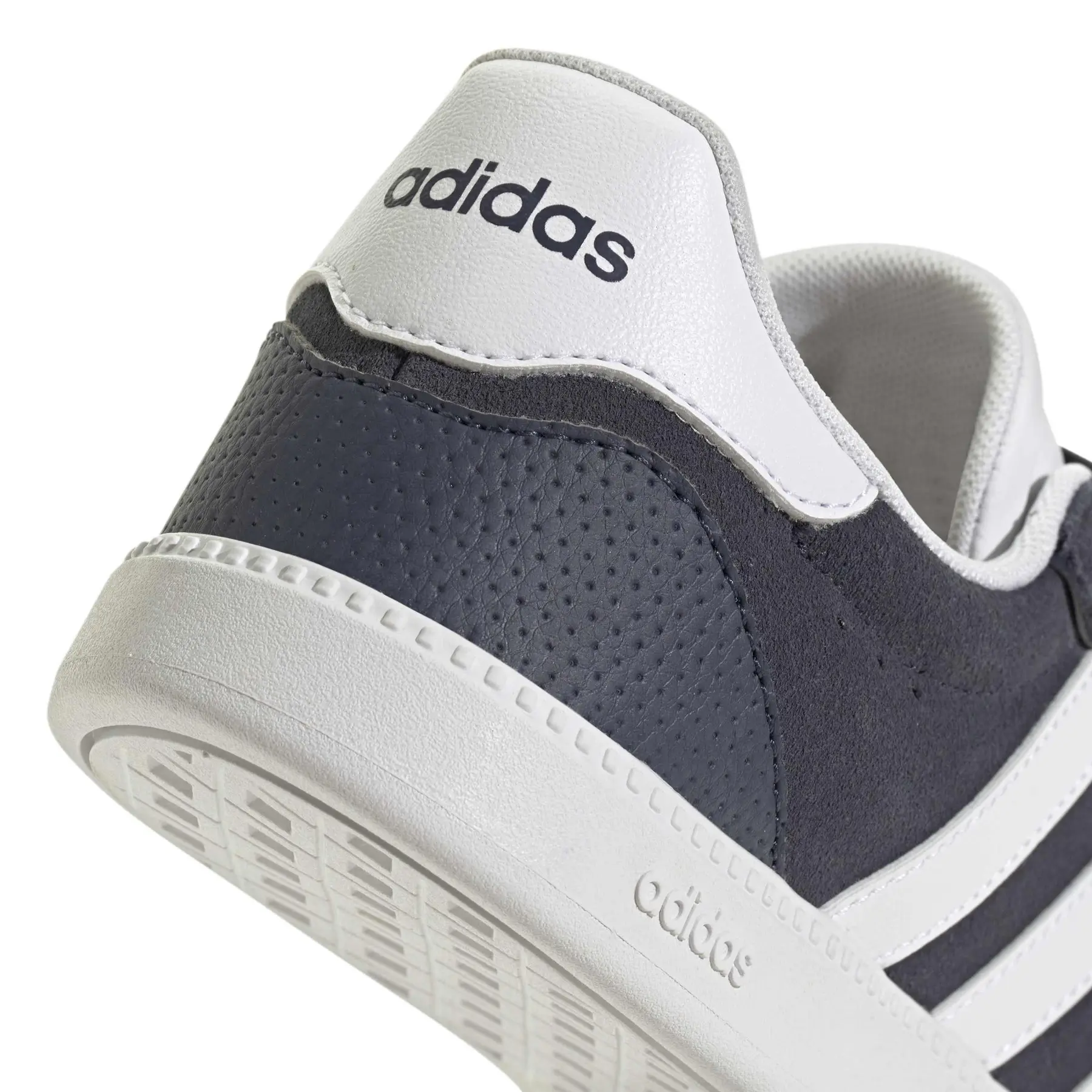 product/a/d/adidas_ki3145_9_footwear_photography_detail_view_2_white-nw091725.jpg