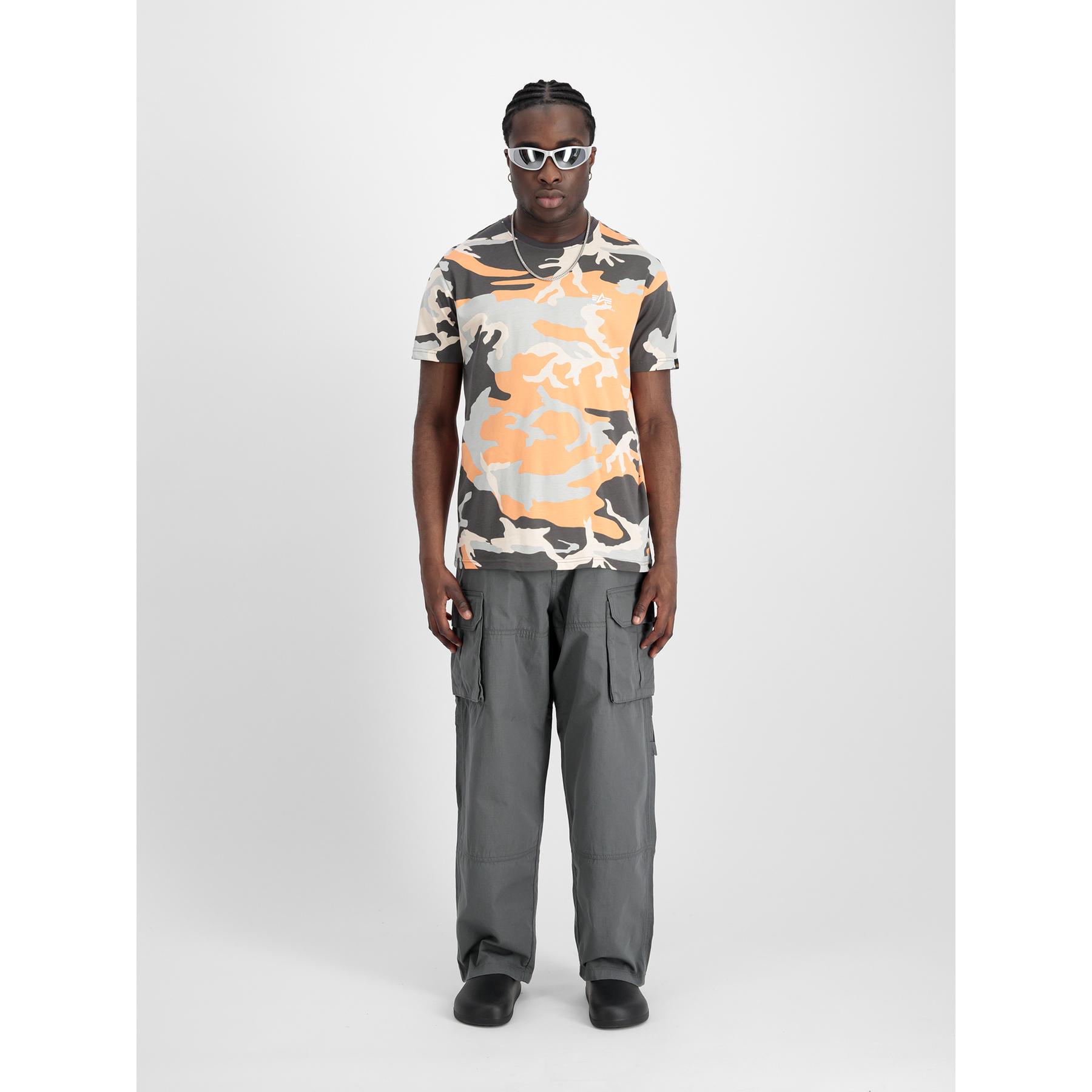 4059146791835 - T-Shirt mit Druck auf der Rückseite Alpha Industries Camo