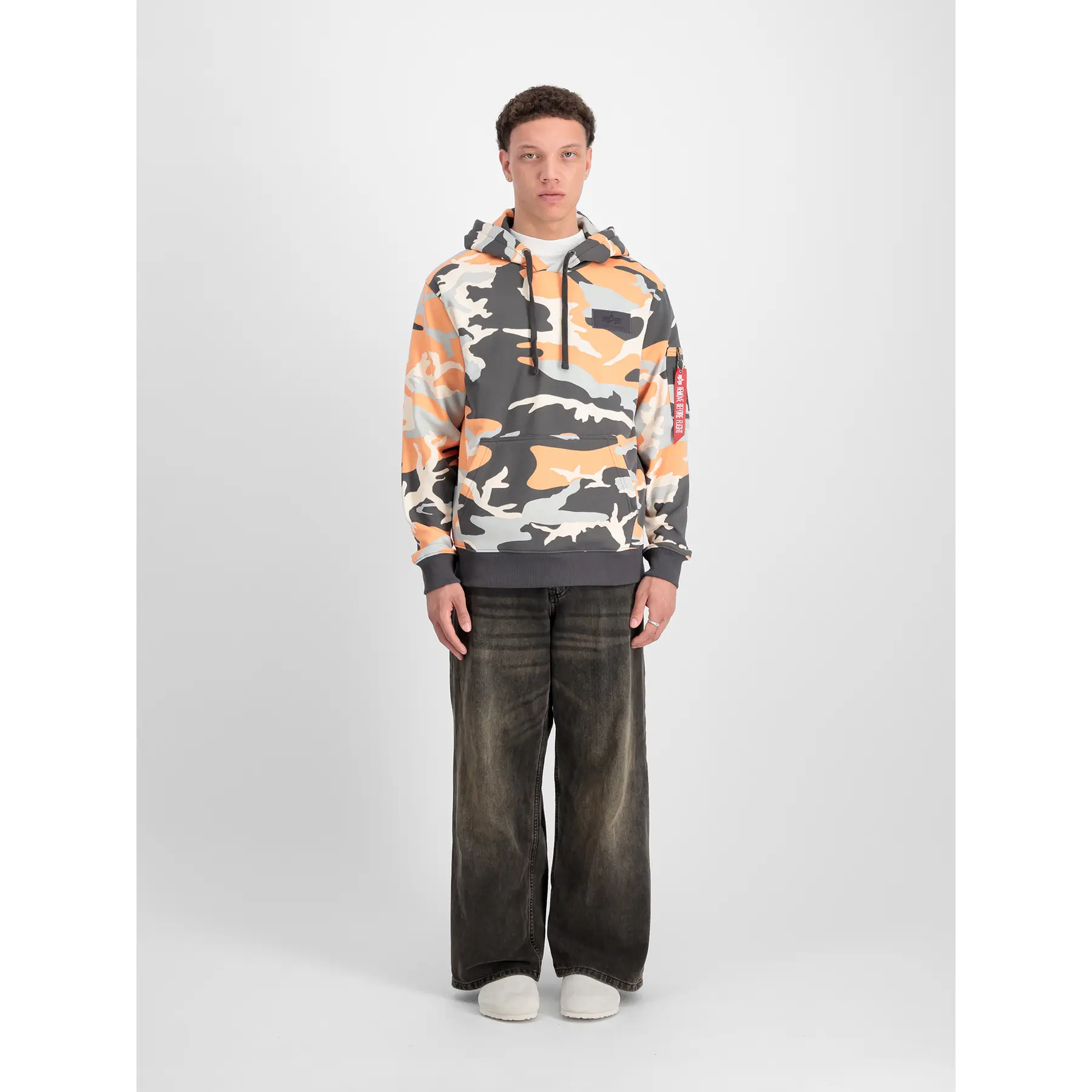 4059146794249 - Hoodie mit Print auf der Rückseite Alpha Industries Camo
