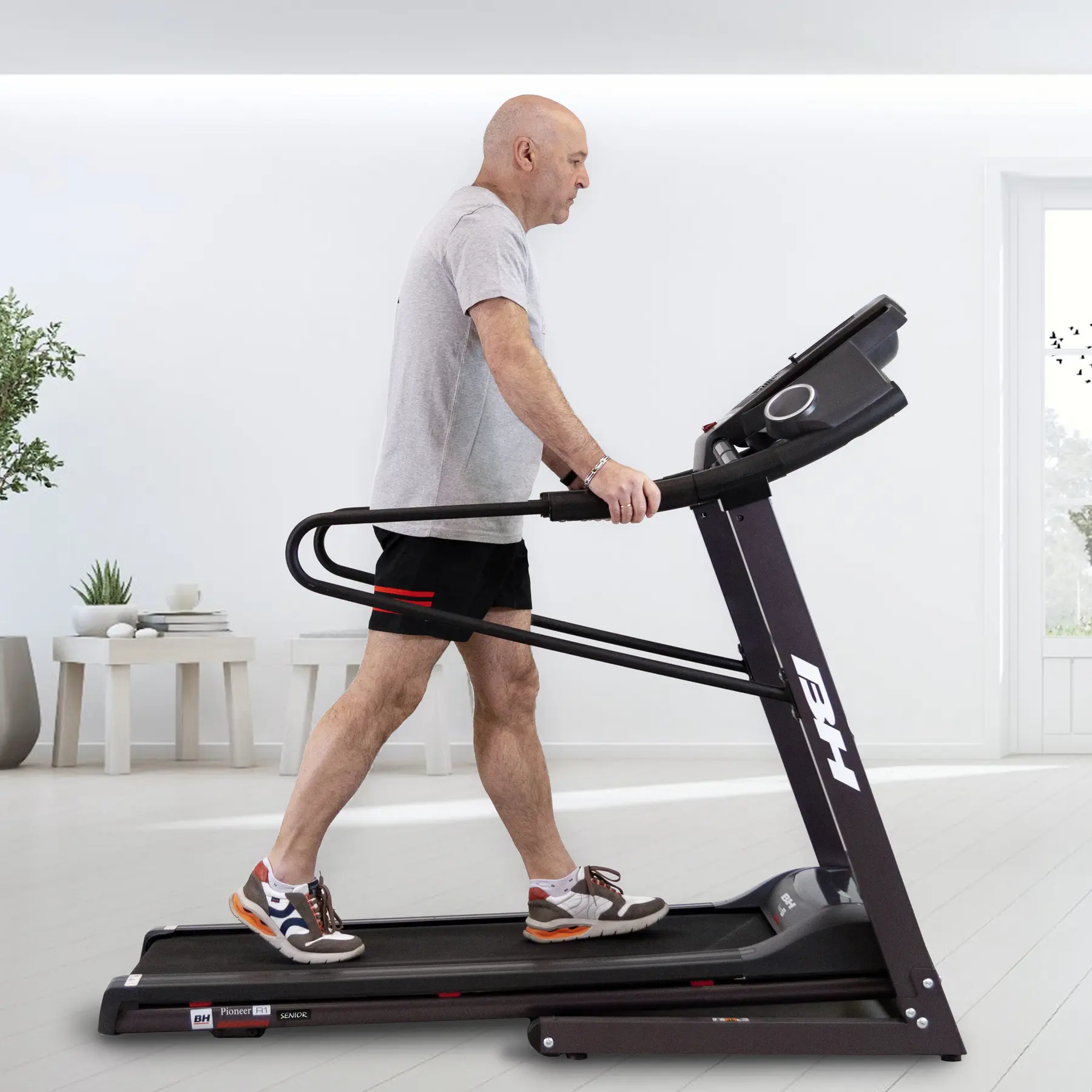 Loopband met veiligheidsbeugels BH Fitness Pionner Senior