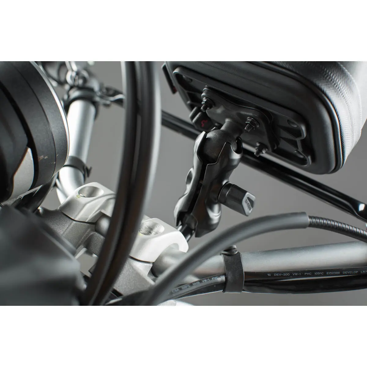 Motorrad-GPS-Halterung SW-Motech 3 inch 7,62 cm.